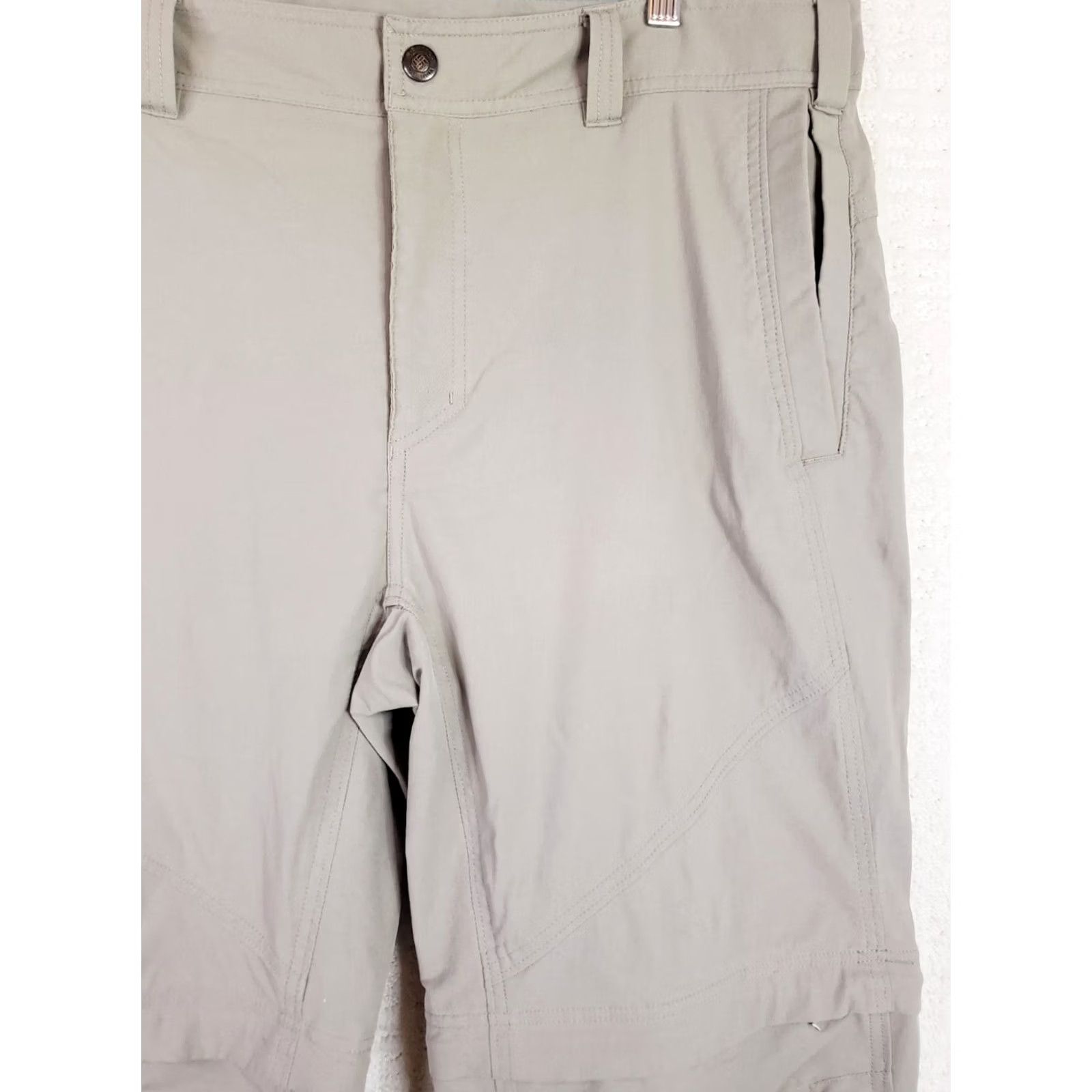 Vintage Columbia Omni Shield Convertible Hiking Pants Tan Khaki 38X32 Mens Regular Nylon Spandex Cargo Pockets Convertible to Shorts Straight Leg Size US 38 / EU 54 - 4 Thumbnail
