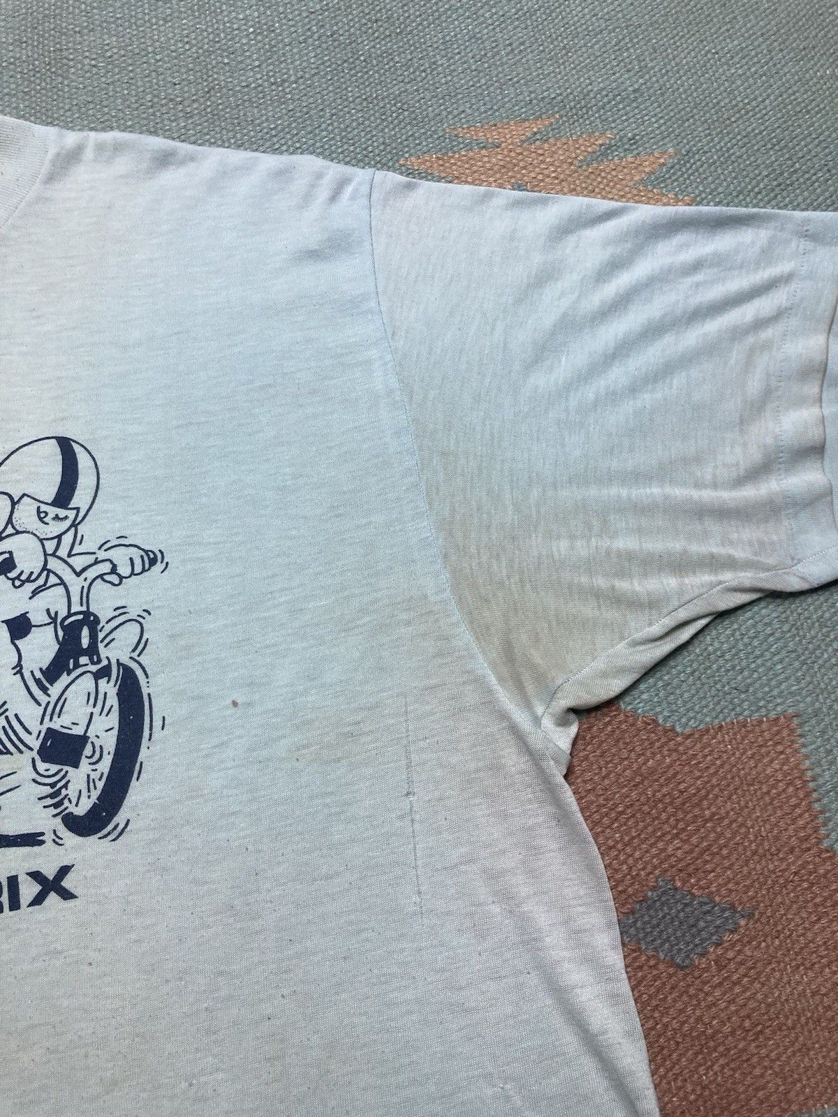 Vintage 80s tshirt childrens hospital Michigan thin soft distress XL Size US XL / EU 56 / 4 - 5 Thumbnail