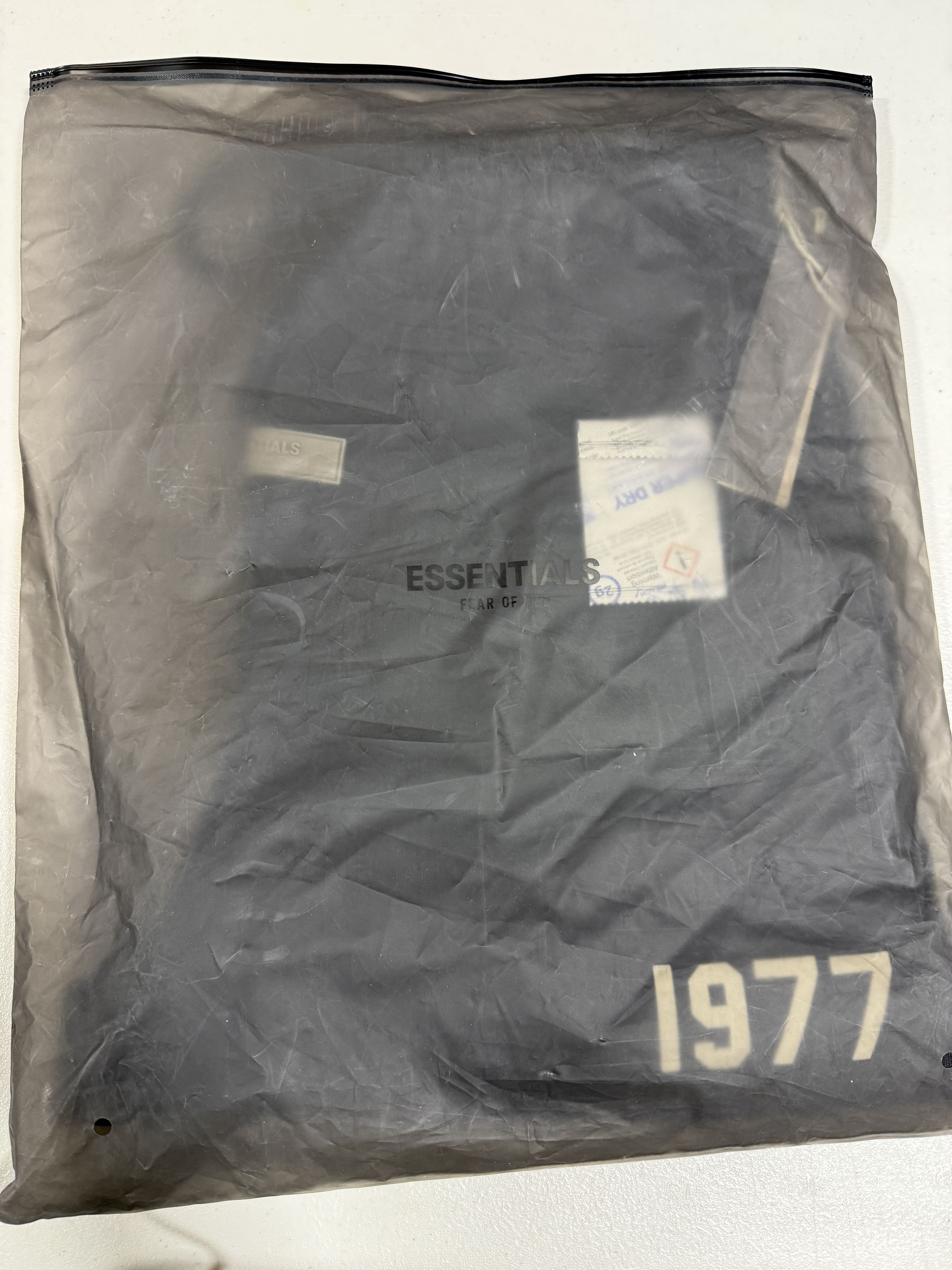 Essentials Fear of God Essentials 1977 Shorts Iron Size XS Size US 30 / EU 46 - 3 Thumbnail