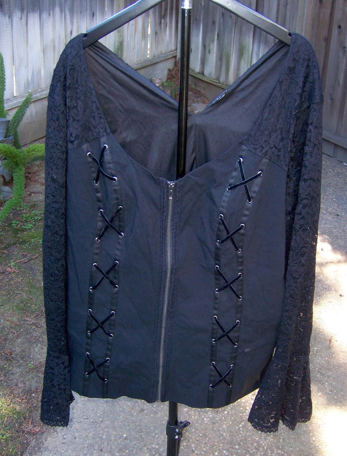 Torrid Torrid Black Stretch Zip Up Top - Lace Sleeves 2X - Goth Size XXL / US 16-18 / IT 52-54 - 1 Thumbnail
