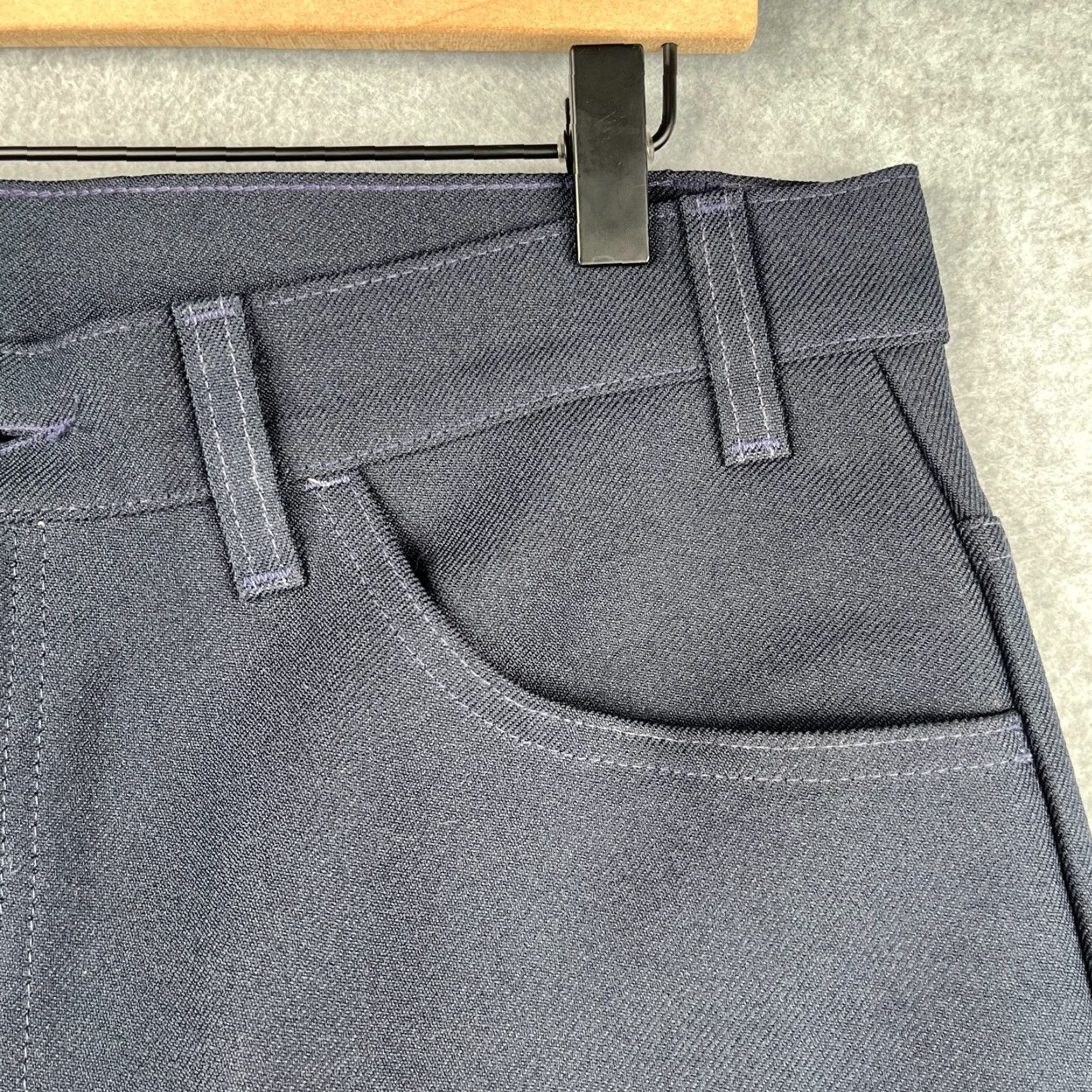 Levi's Levis Pants Navy Blue Polyester Stretch Mens 38x30 5 Pocket Flat Front Casual Must-Have 5pocket Mens Pants Regular Inseam 30 in Blue Levi's Size US 38 / EU 54 - 6 Thumbnail