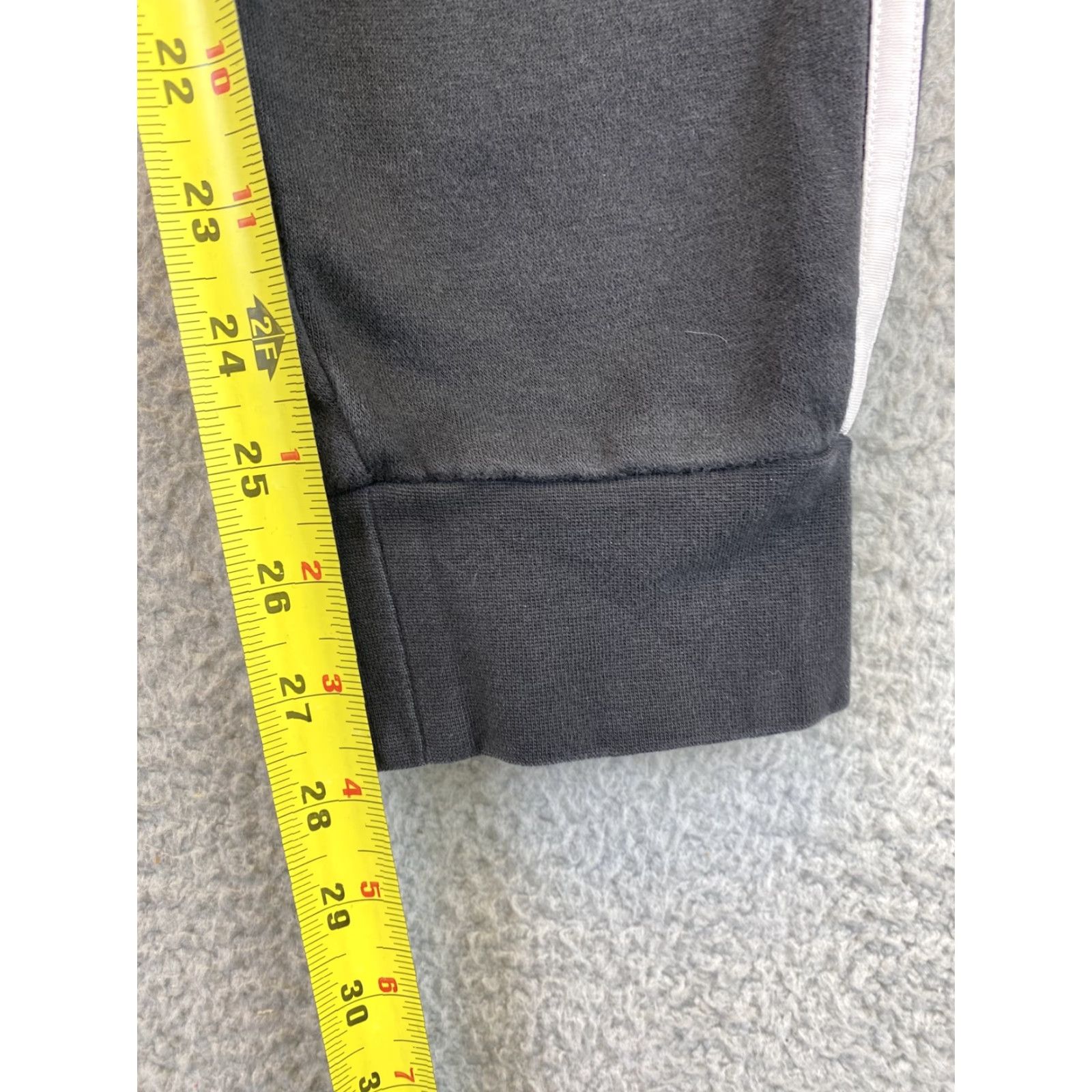 Adidas Adidas Sweatpants Pants 93-43 Mens Size M Black White 3 Stripes Adjustable Waist Elastic Inseam 28" Gym Basketball Soccer Track & Field Vintage No Size US 31 - 6 Thumbnail