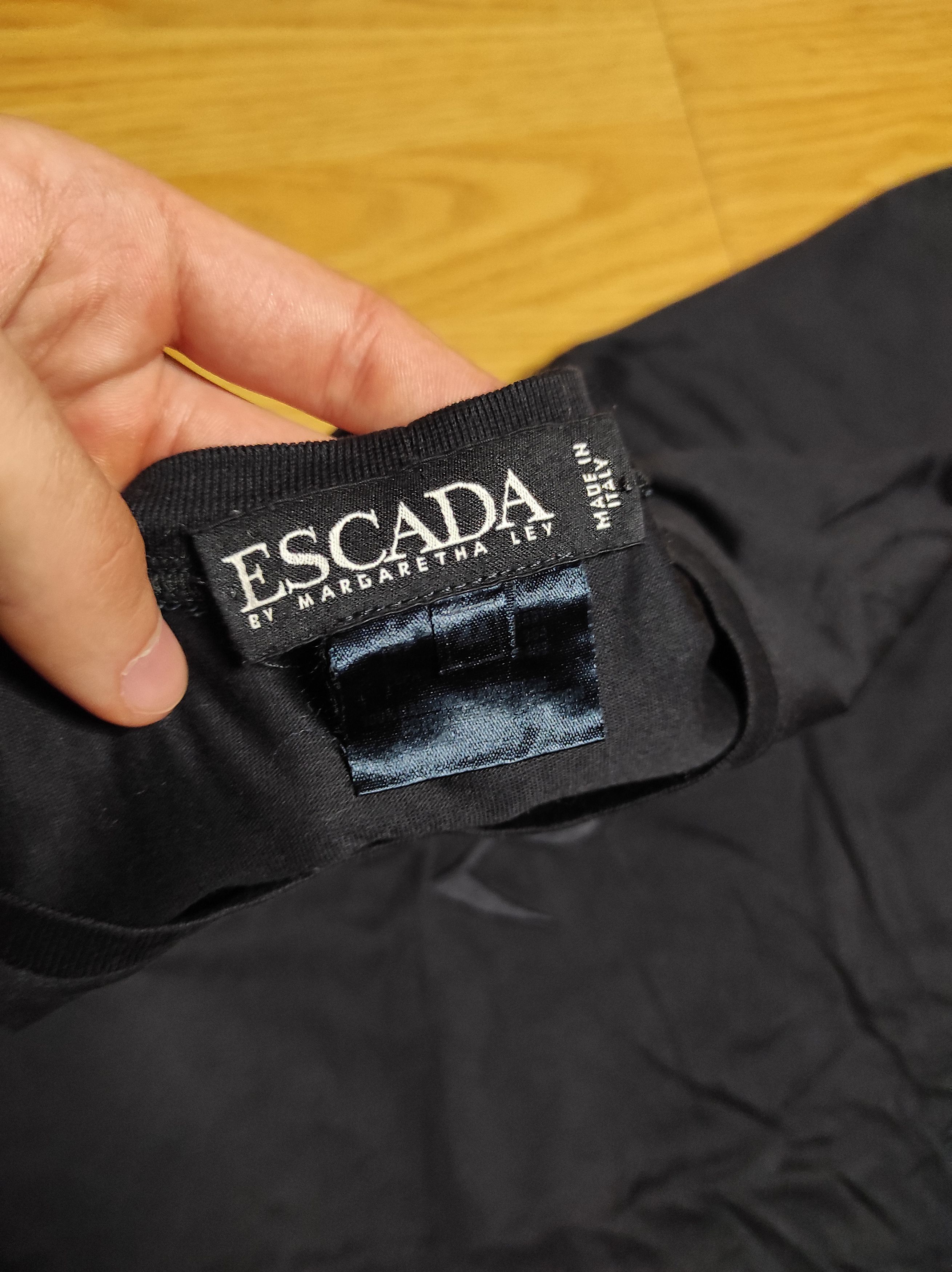 Escada **NEW Designer Escada T-Shirt** Size US M / EU 48-50 / 2 - 4 Thumbnail