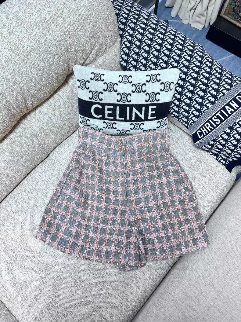 Chanel Chanel Tweed bow shorts Size 24" / US 00 / IT 34 - 1 Thumbnail