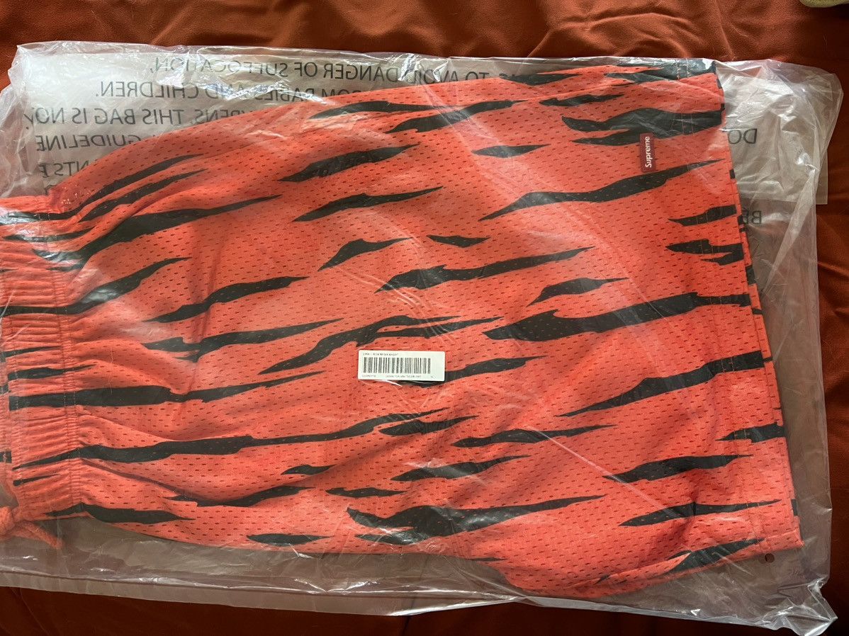 Supreme Supreme Mesh Tiger Shorts Size US 32 / EU 48 - 2 Thumbnail
