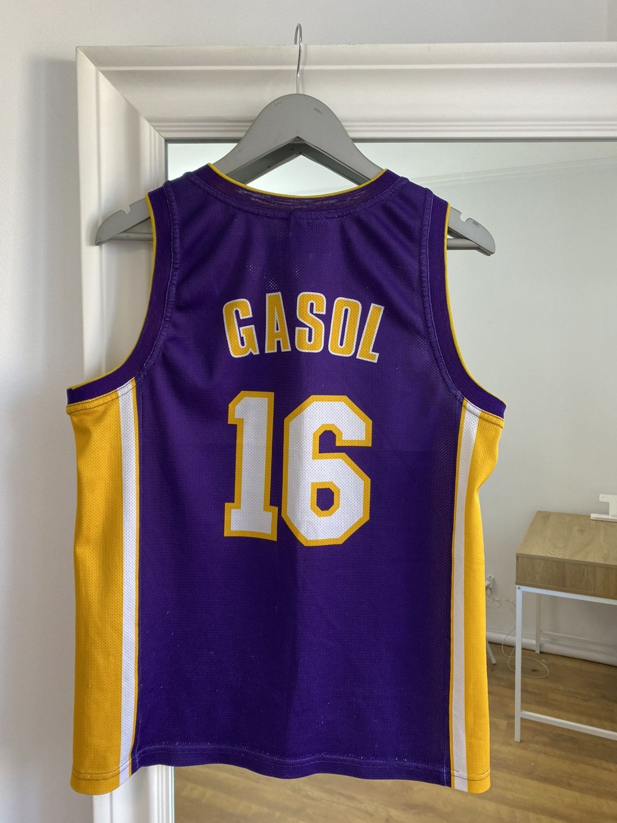 Champion Vintage champion Lakers NBA Jersey 16 Gasol ! Size US S / EU 44-46 / 1 - 1 Thumbnail