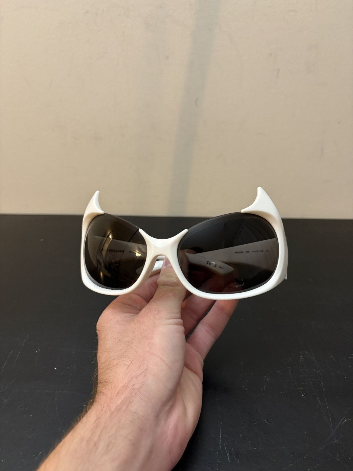 Balenciaga Balenciaga Gotham Cat Oversized Frame Sunglasses White Size ONE SIZE - 1 Thumbnail