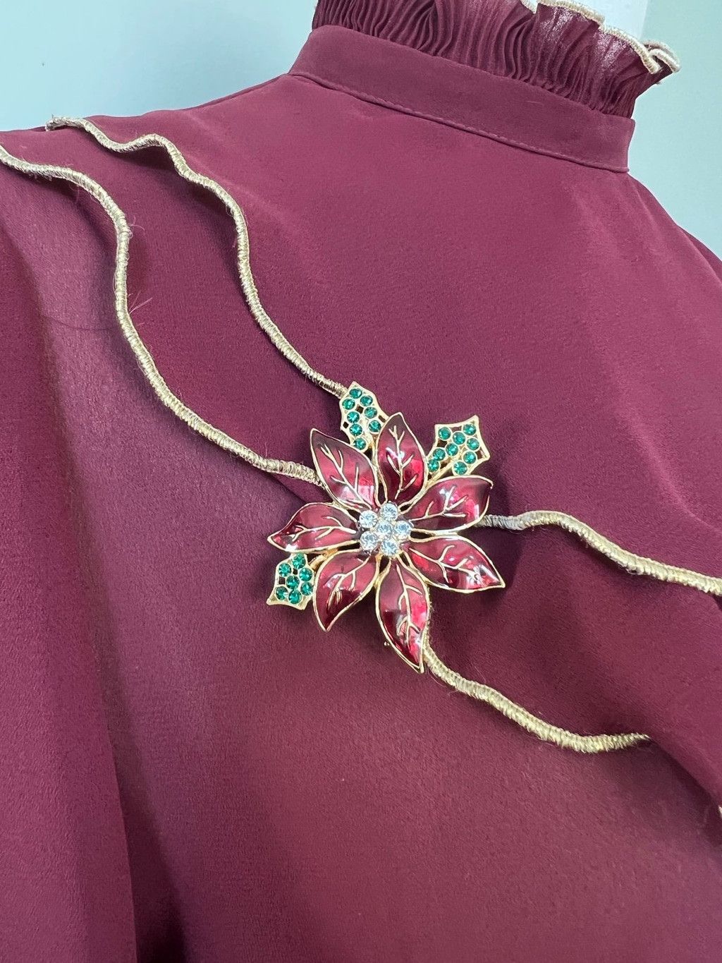 Liz Claiborne 1970s Vintage Liz Claiborne Poinsettia Christmas Brooch mint Size ONE SIZE - 2 Thumbnail