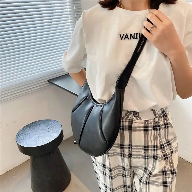 Japanese Brand × Vintage Outdoor retro faux PU leather curved hobo shoulder bag Size ONE SIZE - 3 Thumbnail