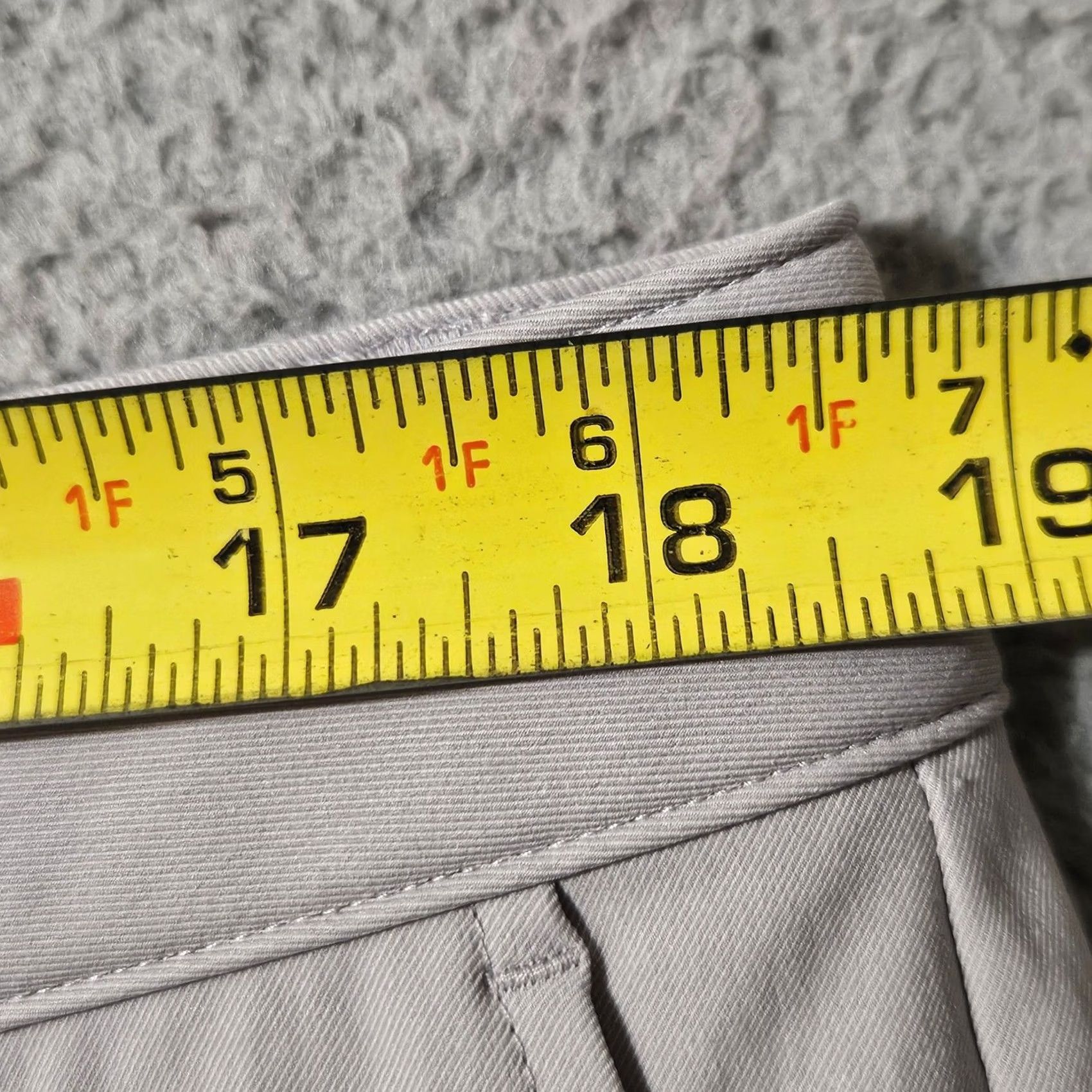 Vuori Vuori Cascade Tech Chino Pant Mens 36 V427-L Tapered Athletic Slim Fit Stretch Gray 30 Inseam Regular Waist 37 Inseam Gray Mens Chino Pants Size US 36 / EU 52 - 5 Thumbnail