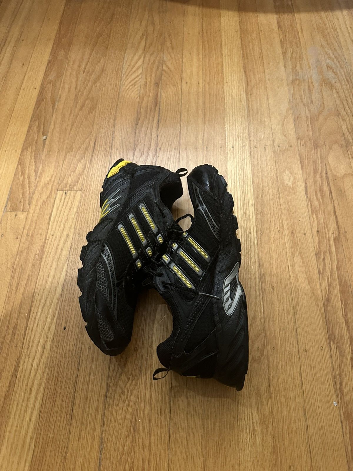 Adidas Adidas Men’s Black And Yellow Torsion Traction Runner Size US 11.5 / EU 44-45 - 1 Thumbnail