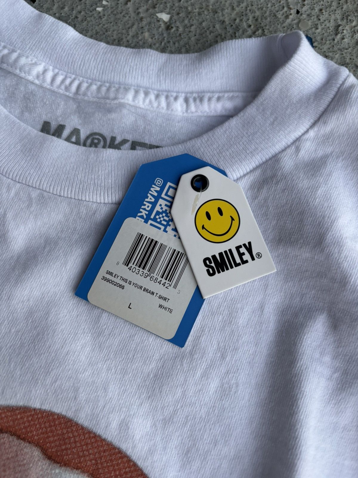 Market (NWT) Market Studios Smiley "This Is Your Brain" Tee Size US XL / EU 56 / 4 - 10 Thumbnail
