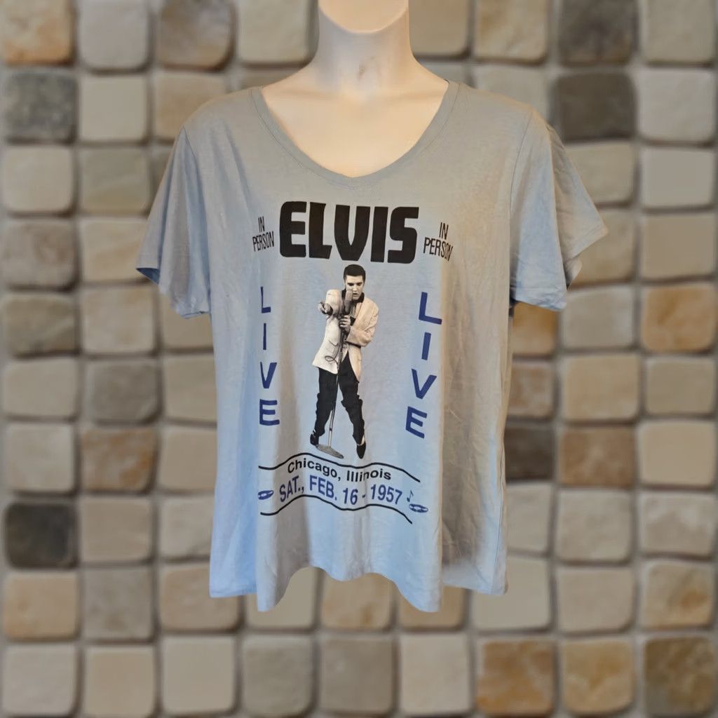 Port & Company Womens Elvis Presley Live In Person Chicago Light Blue T Shirt Size XXL Size XXL / US 16-18 / IT 52-54 - 1 Thumbnail