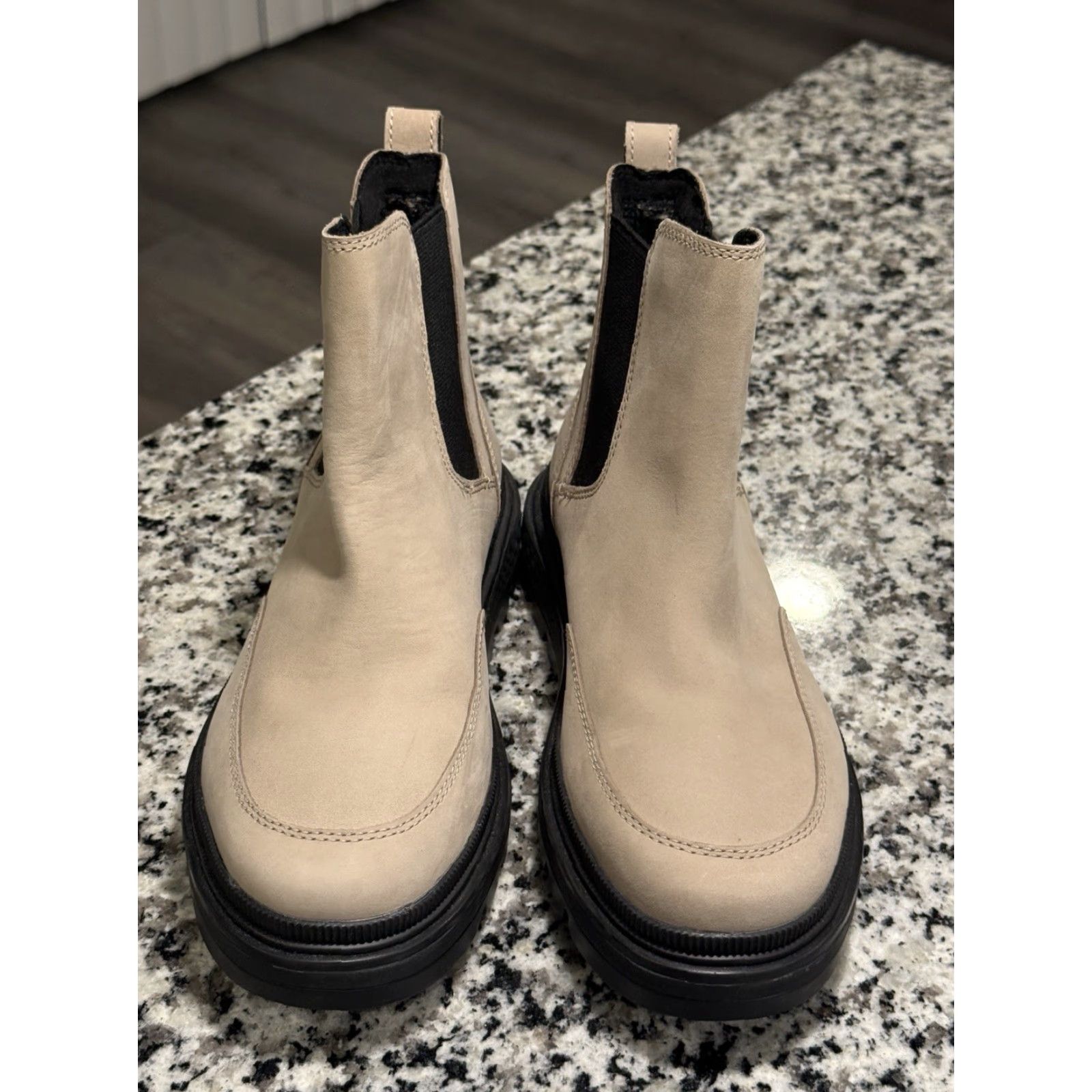Timberland VINTAGE Timberland Women's Chelsea Boot Sz 6.5 Leather & Textile City Style Light Taupe Size US 6.5 / IT 36.5 - 3 Thumbnail