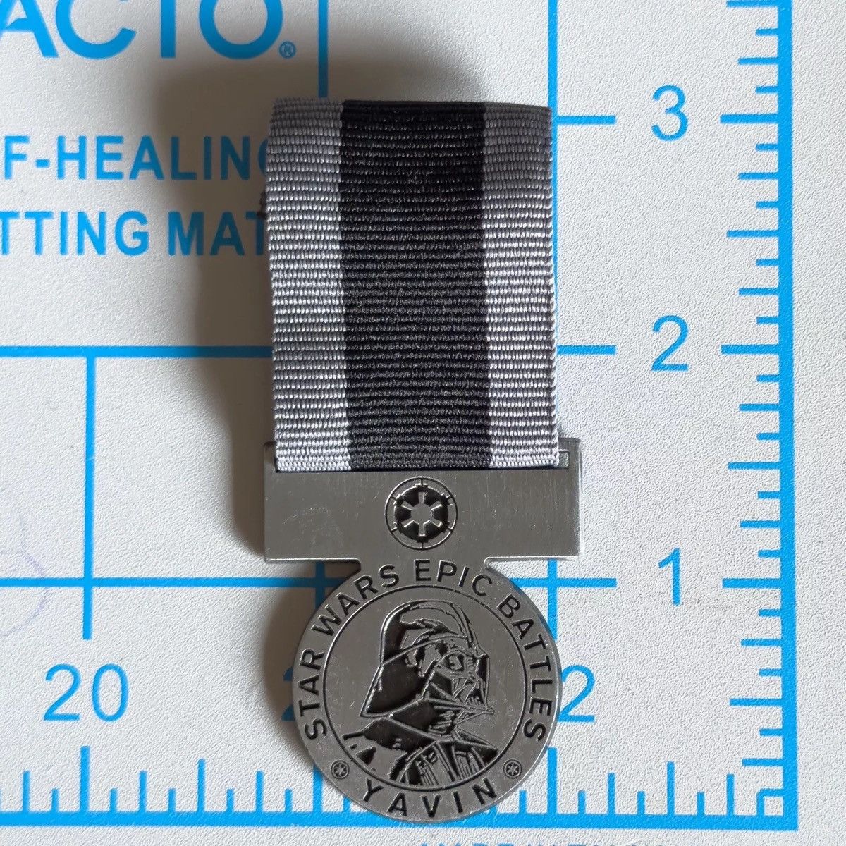 Star Wars Star Wars Epic Battles Medal Toys R Us Yavin Darth Vader Size ONE SIZE - 14 Thumbnail