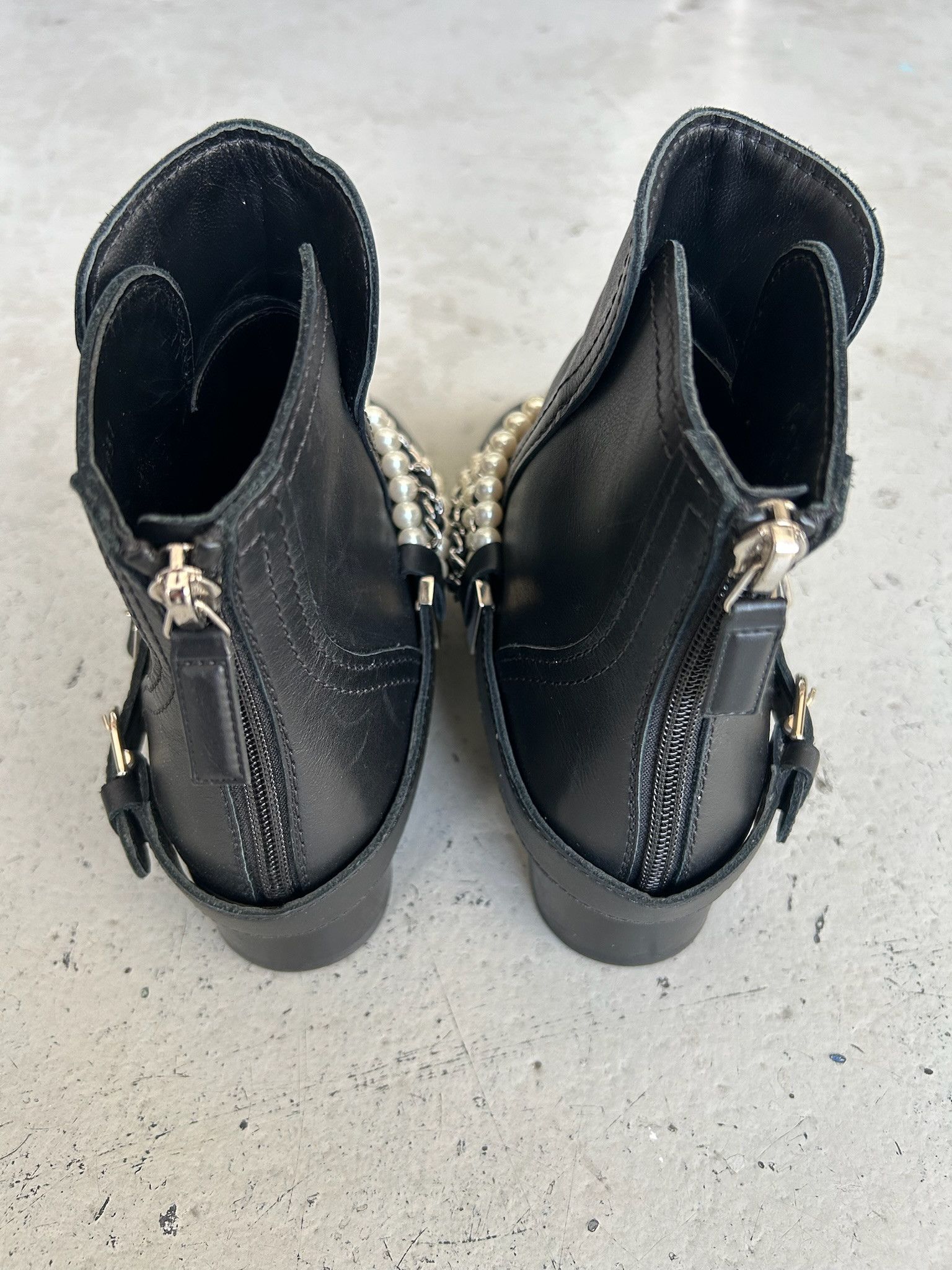 Chanel Chanel FW18 Leather Pearl Black Ankle Boots Size US 5 / IT 35 - 4 Thumbnail