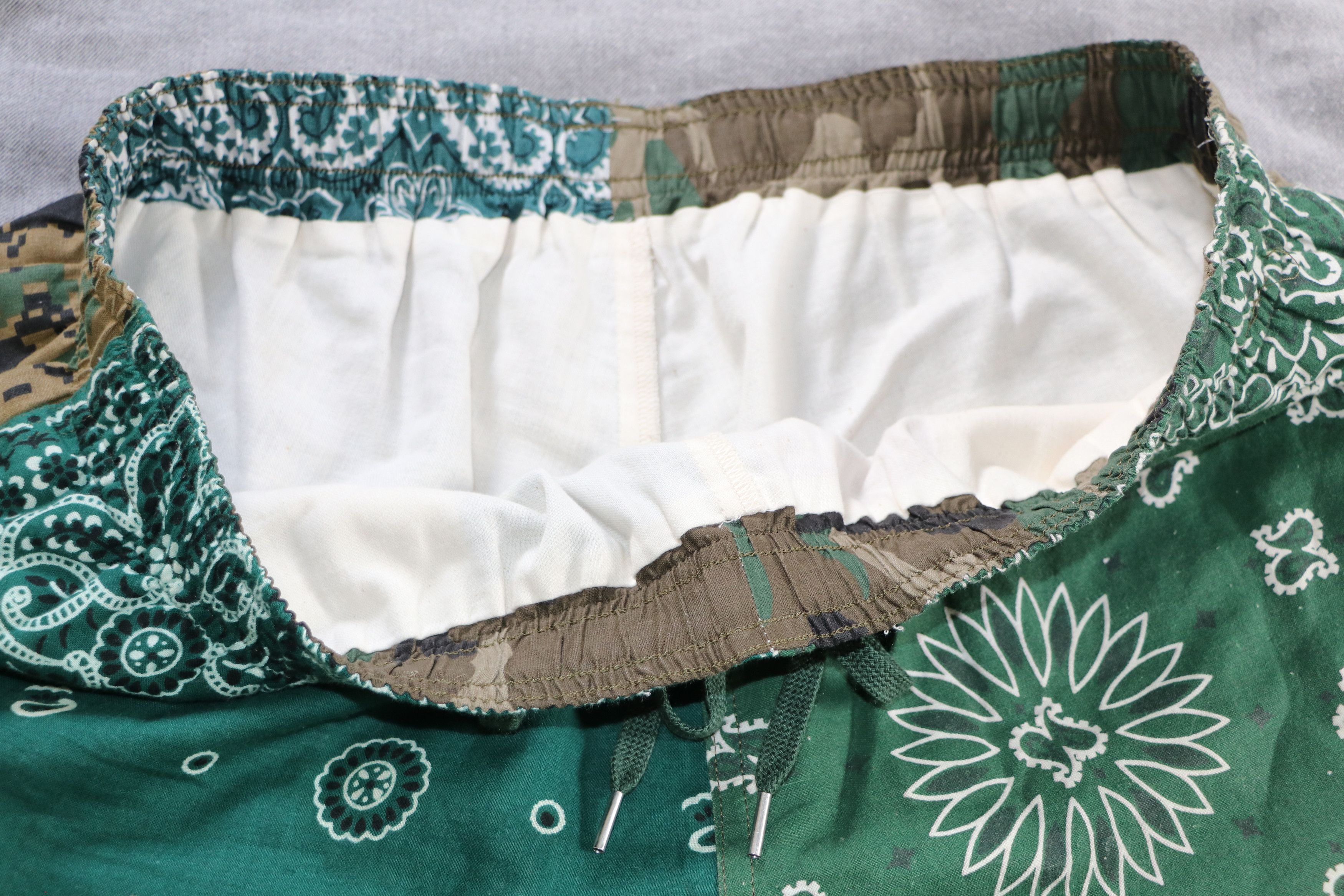 Children of the discordance bandana print shorts (green camo) Size US 32 / EU 48 - 4 Thumbnail