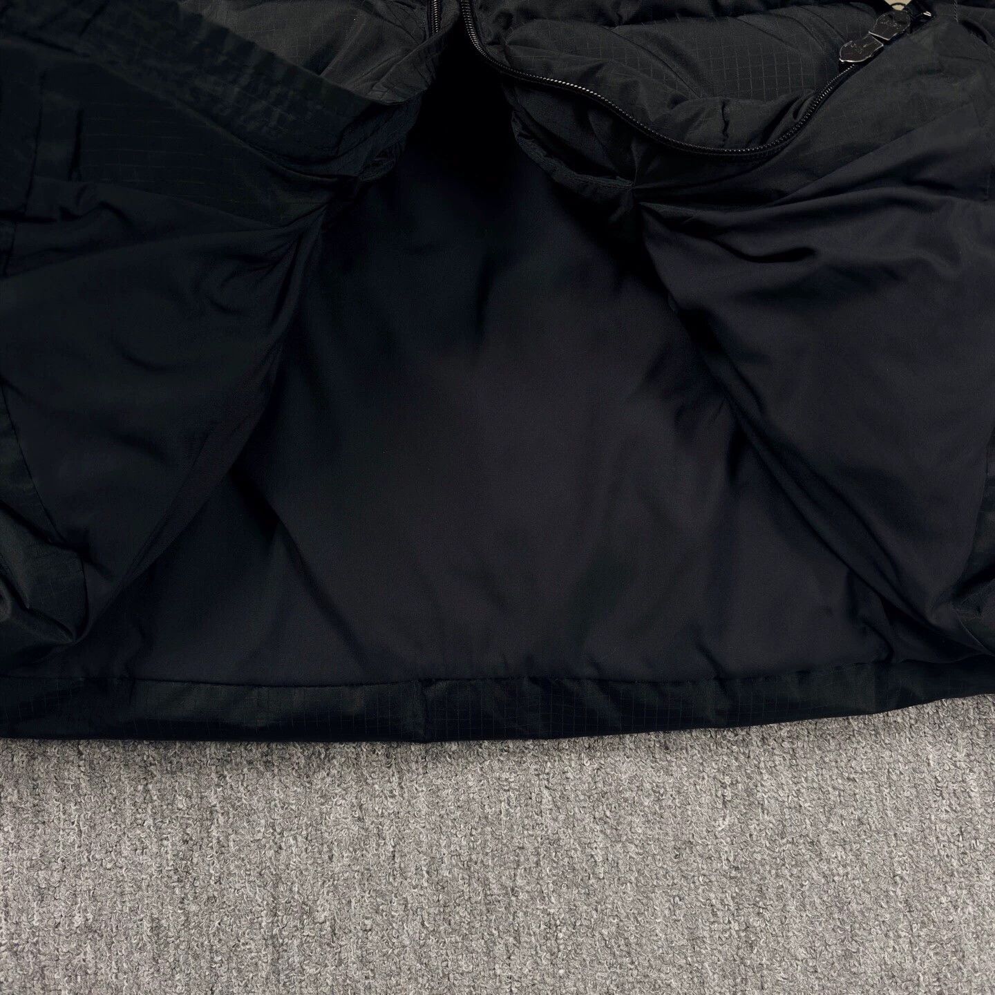 Balenciaga Balenciaga black logo puffer jacket 48 like new Size US M / EU 48-50 / 2 - 7 Thumbnail