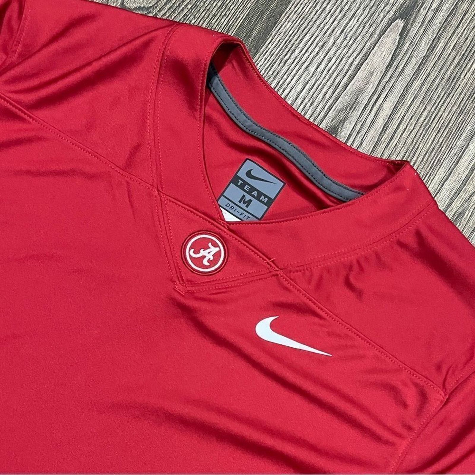 Nike NWOT Nike Team Dri-Fit Men's Tide Logo Jersey Red Size M Size US M / EU 48-50 / 2 - 3 Thumbnail