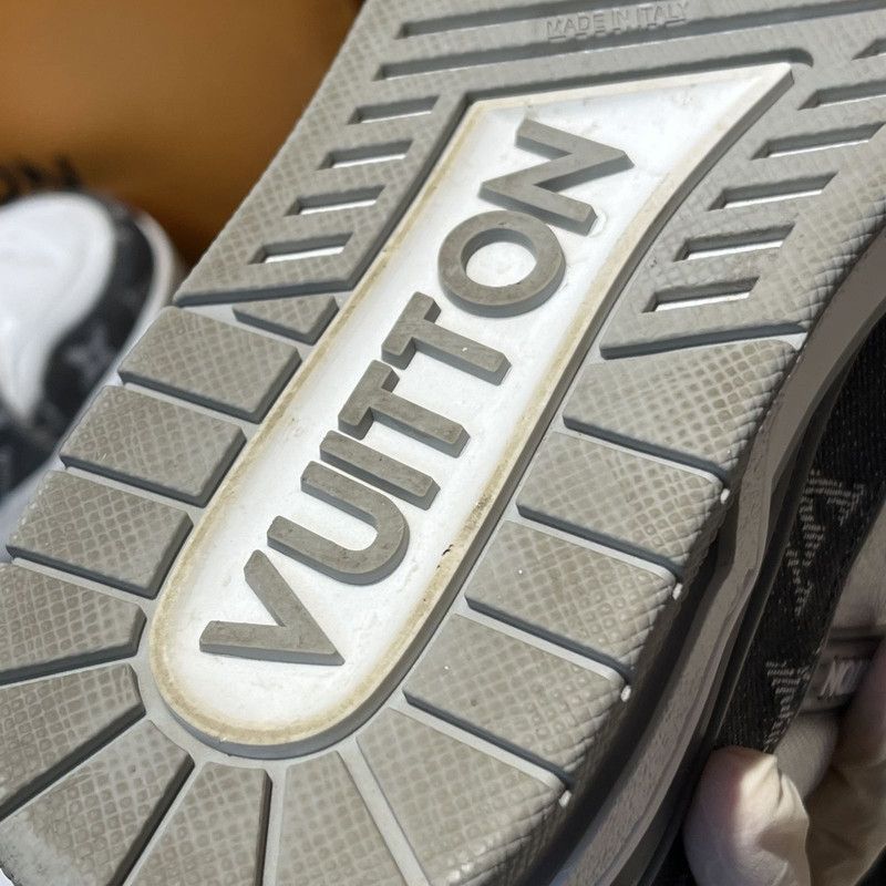 Louis Vuitton Louis Vuitton Low-Top Trainer in Gray and White -2508 Size US 6.5 / EU 39-40 - 9 Thumbnail