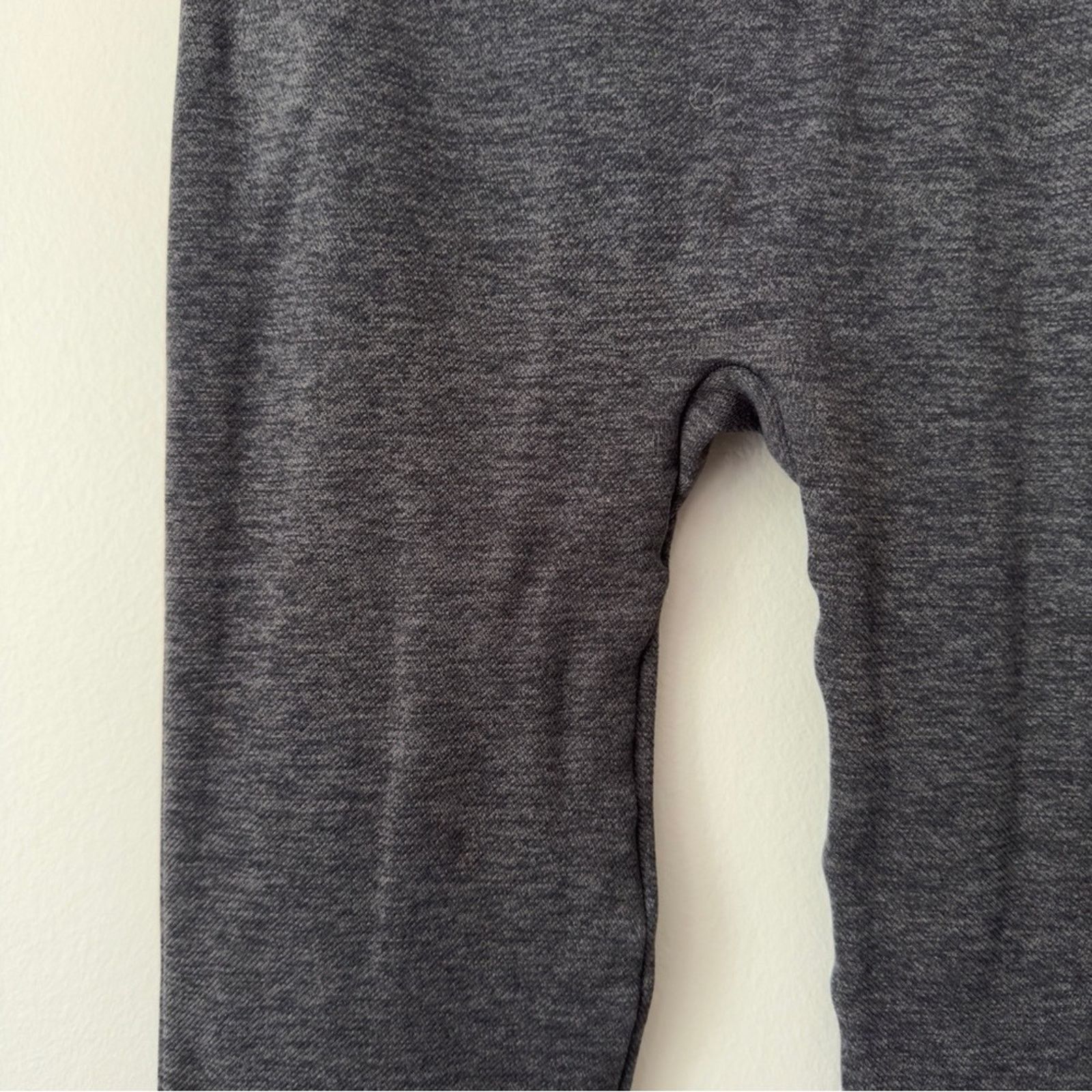Spanx Spanx by Sara Blakely Solid Gray Athletic Leggings Seamless Size 27" / US 4 / IT 40 - 4 Thumbnail