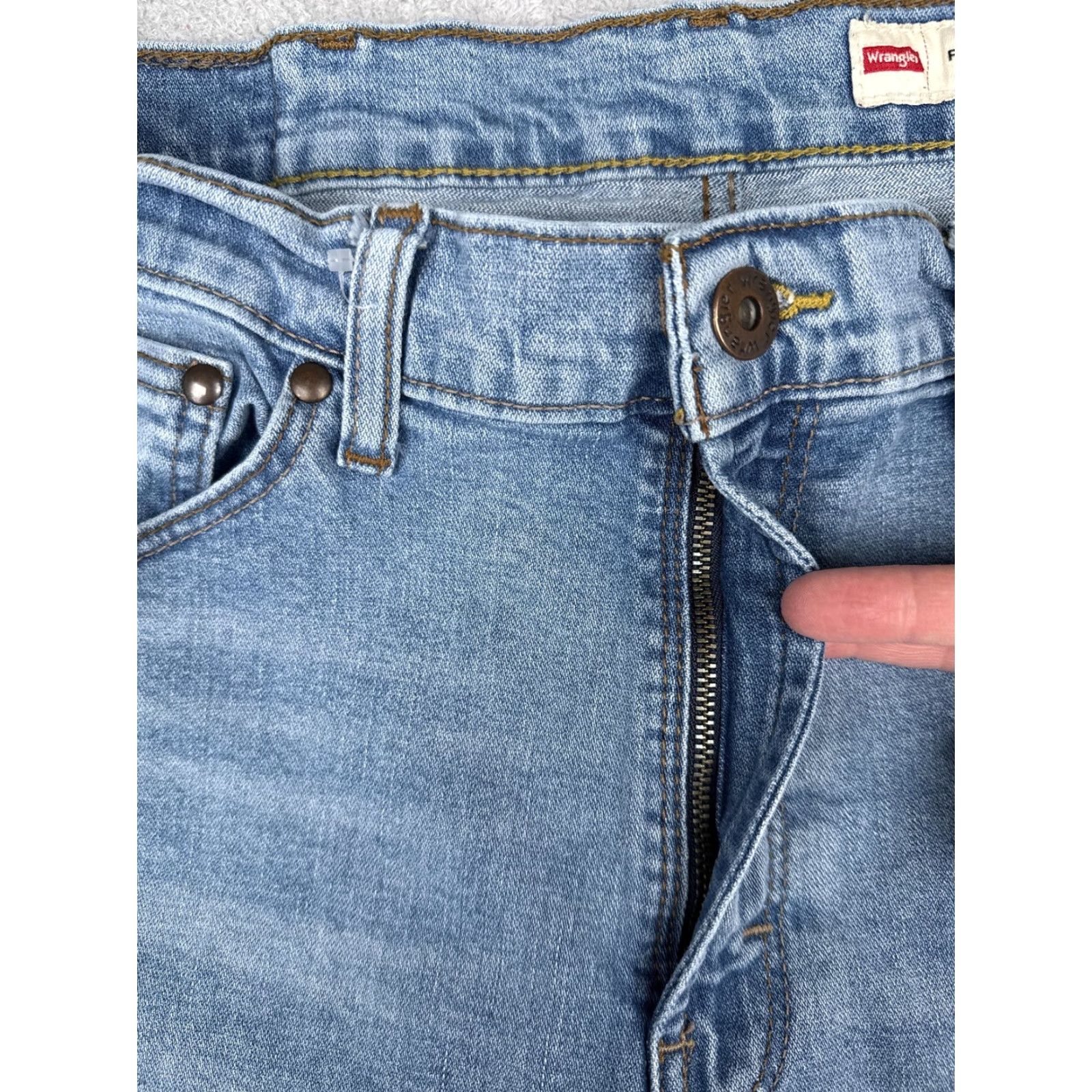 Wrangler Wrangler Denim Shorts Mens 34x9 Blue Relaxed Boot Cutoff Raw Hem Frayed Stretch Bermuda Shorts - 5-Pocket Size US 34 / EU 50 - 6 Thumbnail