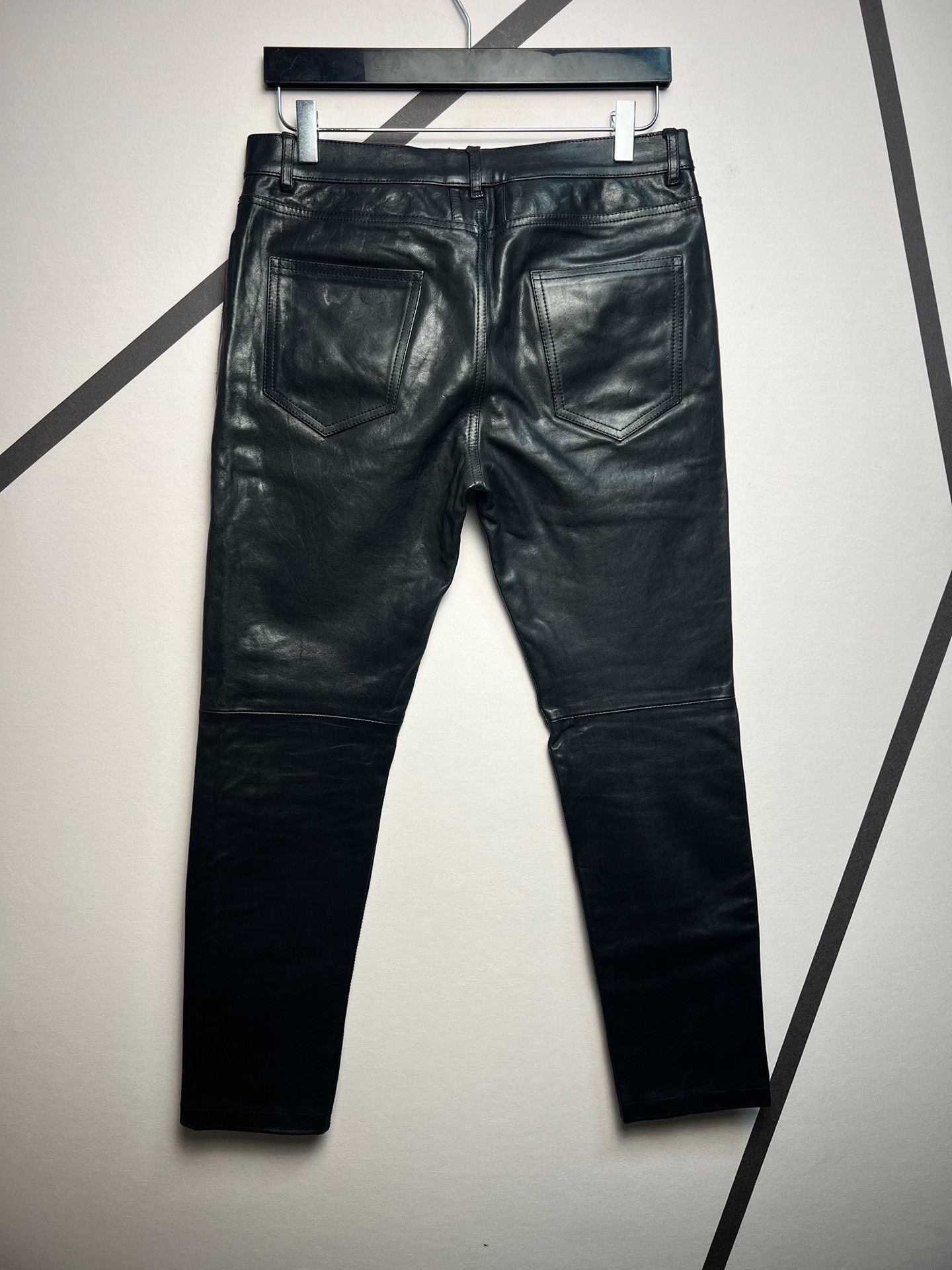 Saint Laurent Paris Saint laurent size 48 Cowhide Black Basic Leather Pants 25 Size US 38 / EU 54 - 2 Thumbnail