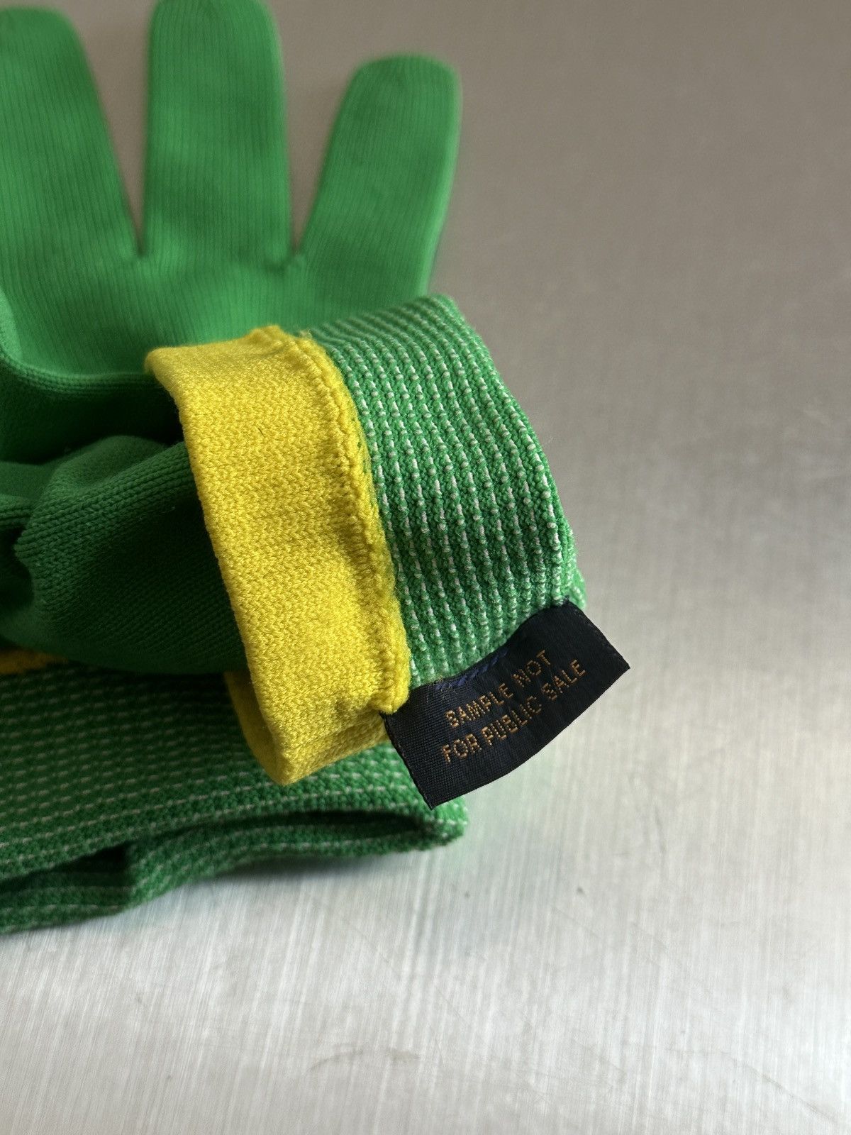 Louis Vuitton Virgil Abloh Louis Vuitton Sample RGB Gloves Size ONE SIZE - 5 Thumbnail