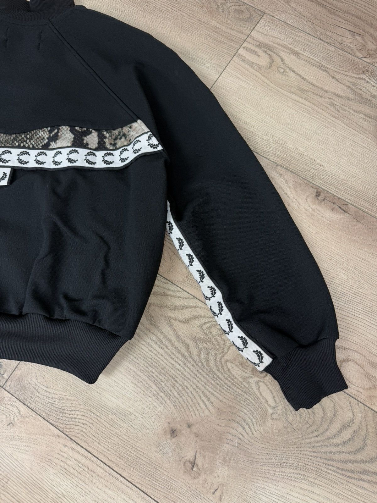 Fred Perry Fred Perry Akane Utsonomiya Sportswear Track Jacket Size M / US 6-8 / IT 42-44 - 12 Thumbnail