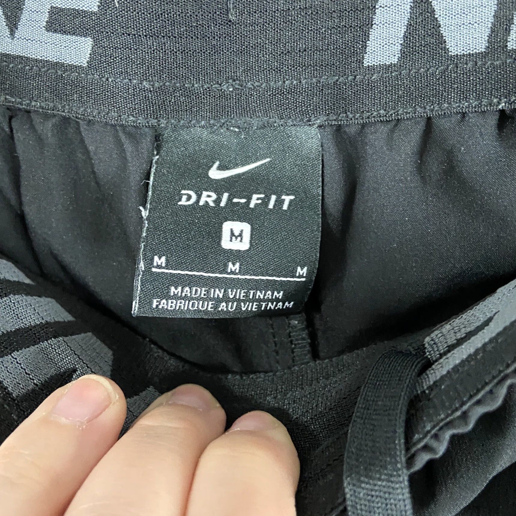 Nike NIKE Athletic Shorts Men M Black Activewear Size US 31 - 7 Thumbnail