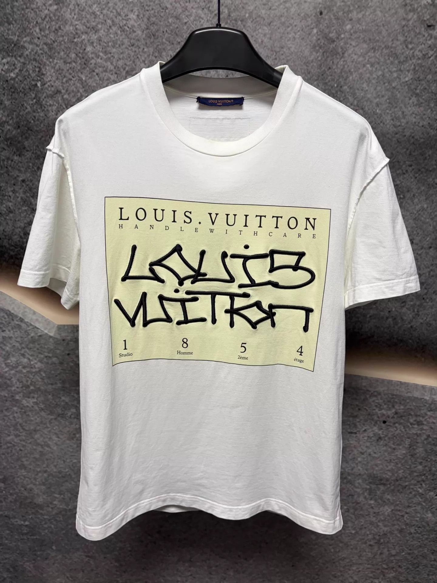 Louis Vuitton Louis Vuitton Signature Short Sleeve T-shirt White S Size US S / EU 44-46 / 1 - 1 Thumbnail