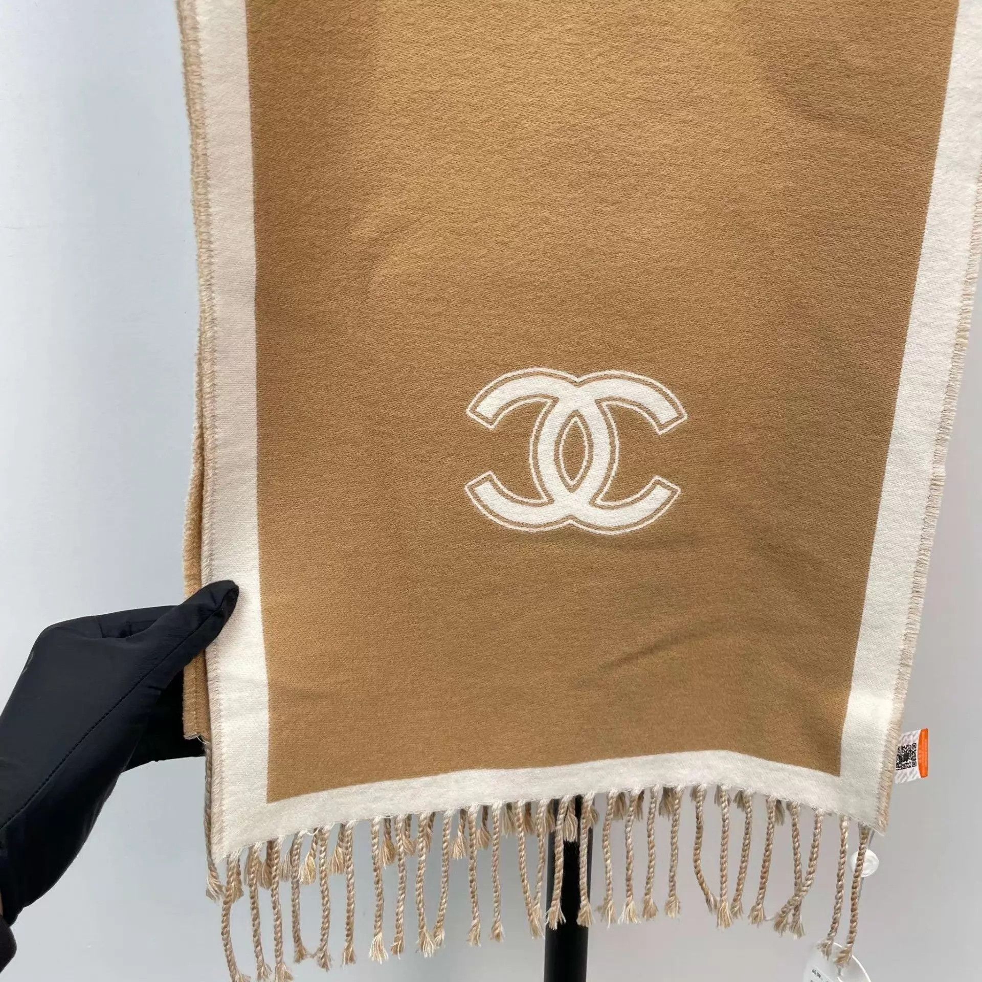Chanel Chanel 24B CC Wool Scarf Beige Camel Colorblock Size ONE SIZE - 9 Thumbnail