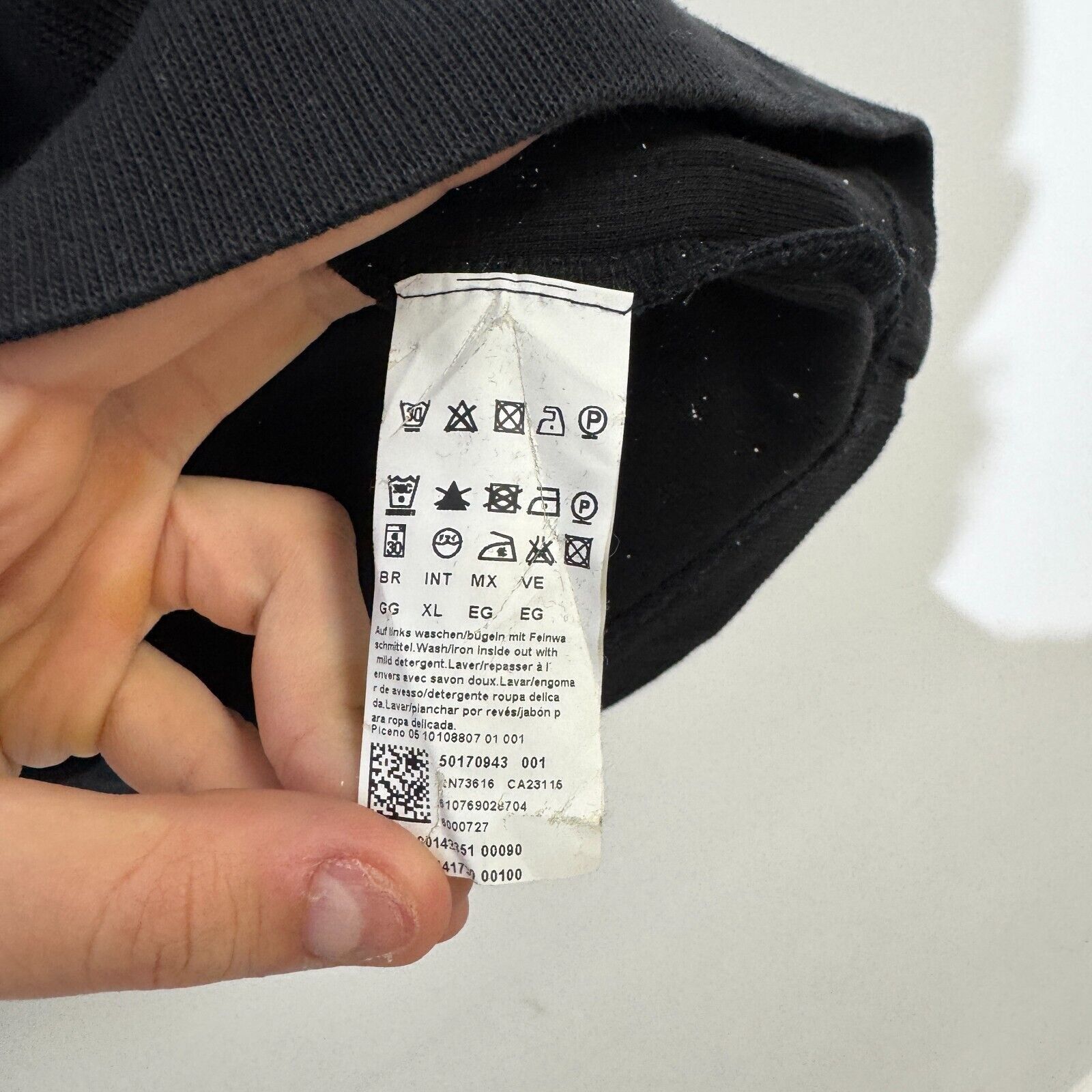 Hugo Boss × Vintage Vintage Hugo Boss Unisex Black Halfzip Sweatshirt Size L Size US L / EU 52-54 / 3 - 8 Thumbnail