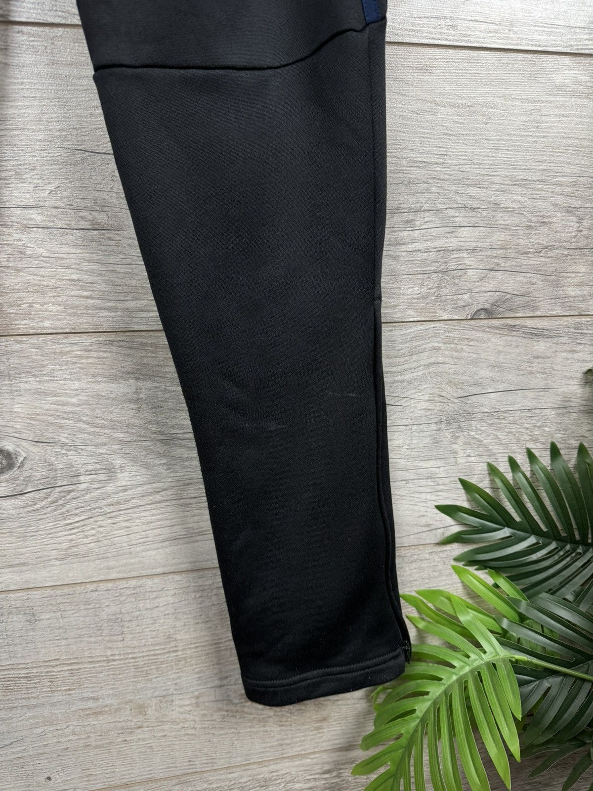 Adidas Manchester United Adidas Trousers Football size S Size US 30 / EU 46 - 12 Thumbnail