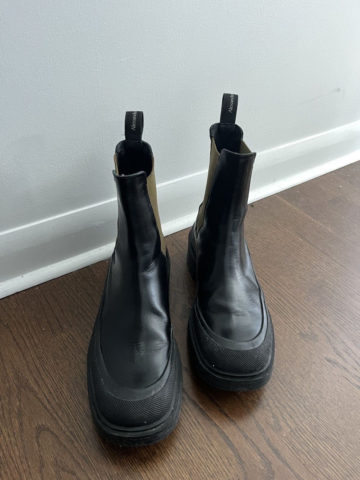 Alexander McQueen GENTLY USED Mcqueen Slip-On Chelsea Boots Size US 9 / EU 42 - 1 Thumbnail