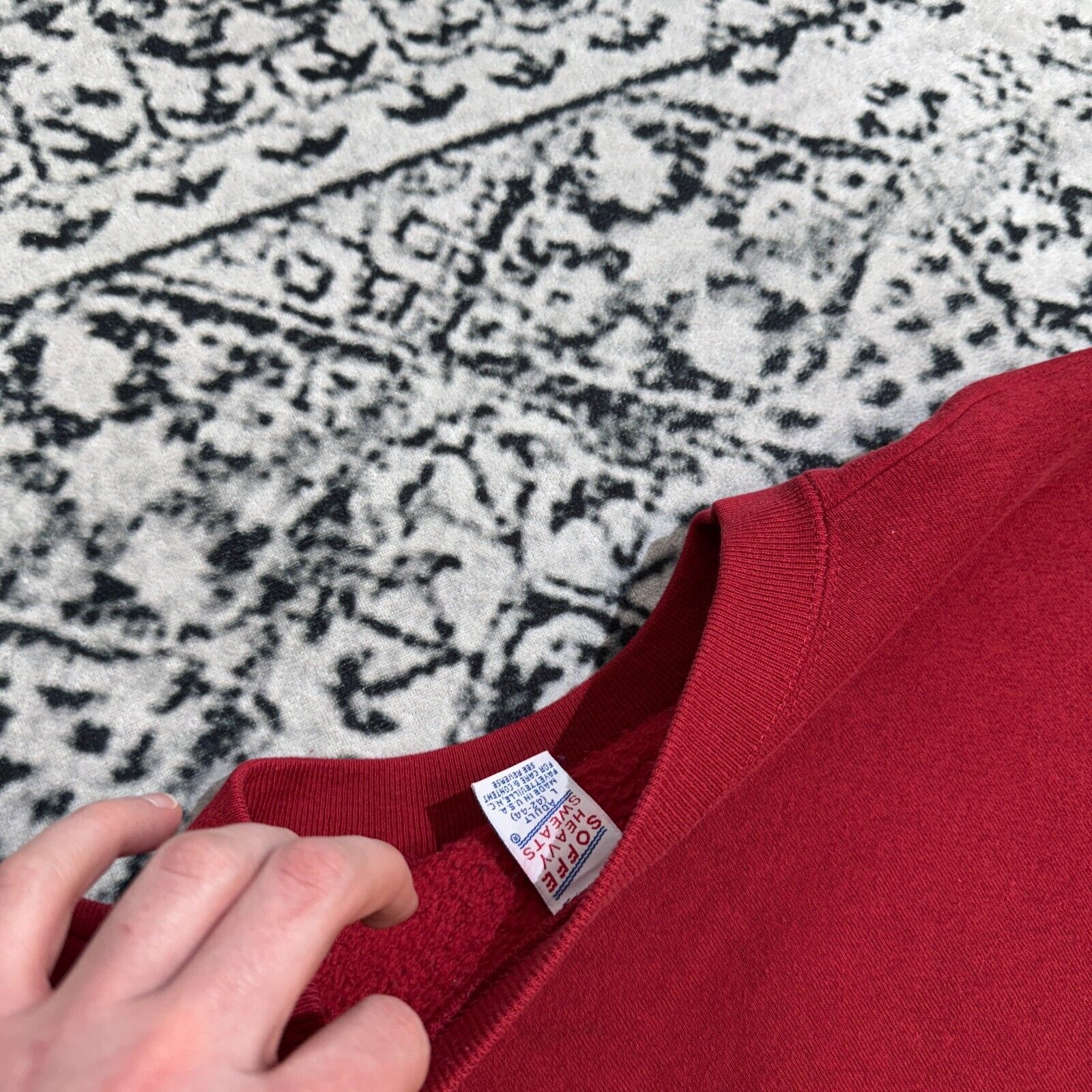 Vintage Vintage Unisex Red White Cotton Crewneck Size L Made in USA Size US L / EU 52-54 / 3 - 15 Thumbnail