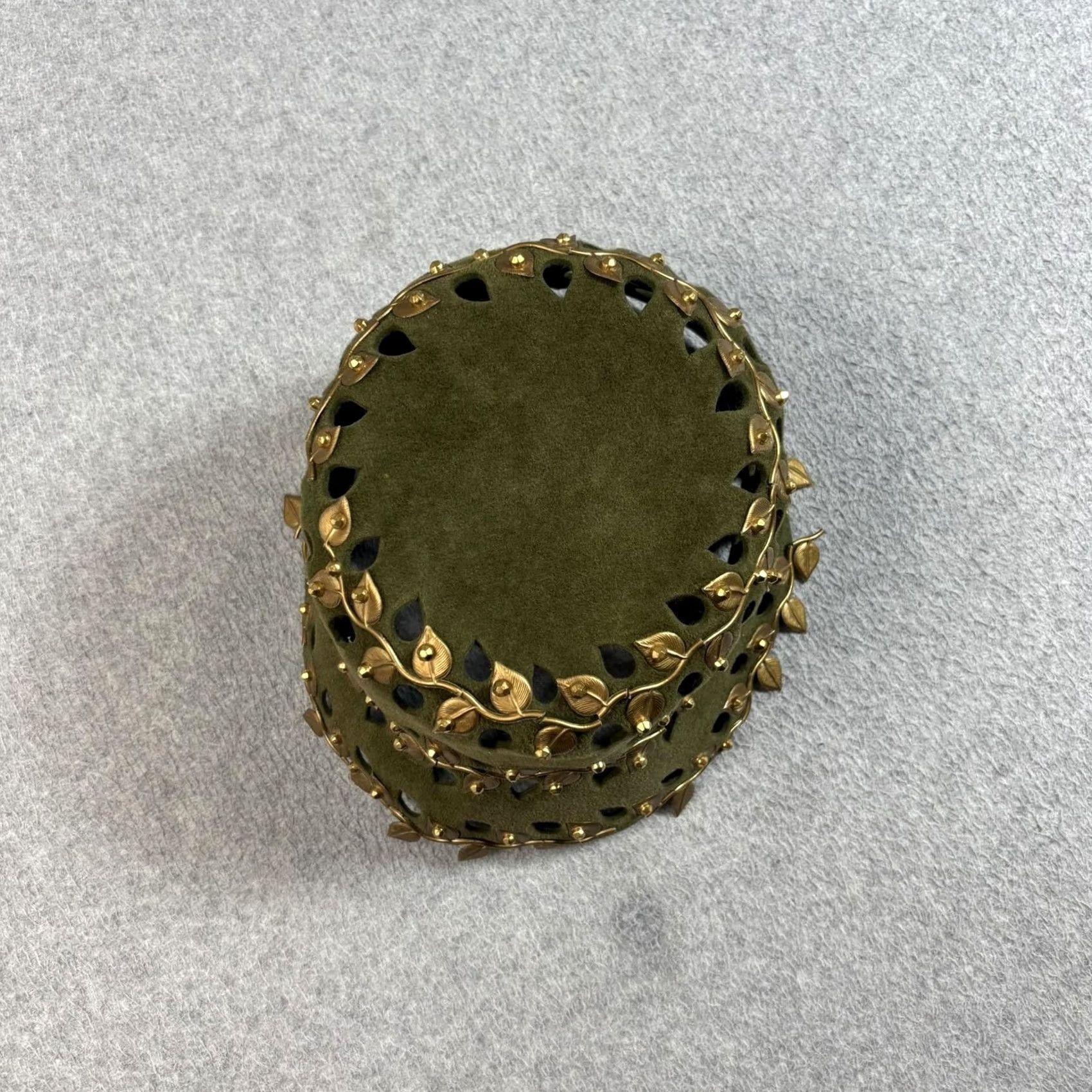FELT Grace Parisienne Hat Women One Size Green Felt Gold Leaf Studded Italy Retro Size ONE SIZE - 4 Thumbnail