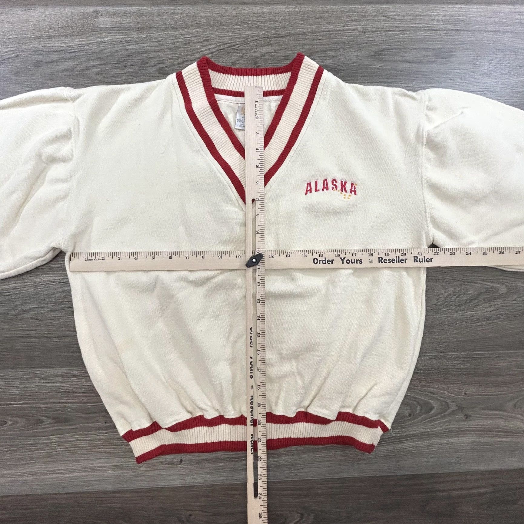 Vintage VINTAGE Alaska Sweater Mens Medium White Red V-Neck Pullover BAC Premier 90s Knit Cotton Polyester Solid Embroidered ALASKA Size US M / EU 48-50 / 2 - 6 Thumbnail