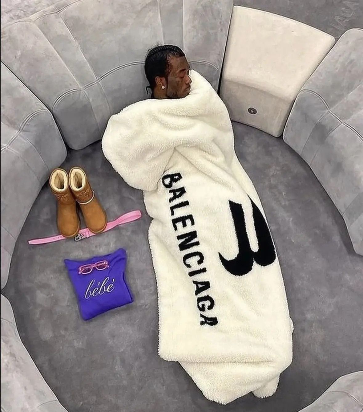 Balenciaga BALENCIAGA 3B Logo Soft Padded Blanket Size ONE SIZE - 1 Thumbnail