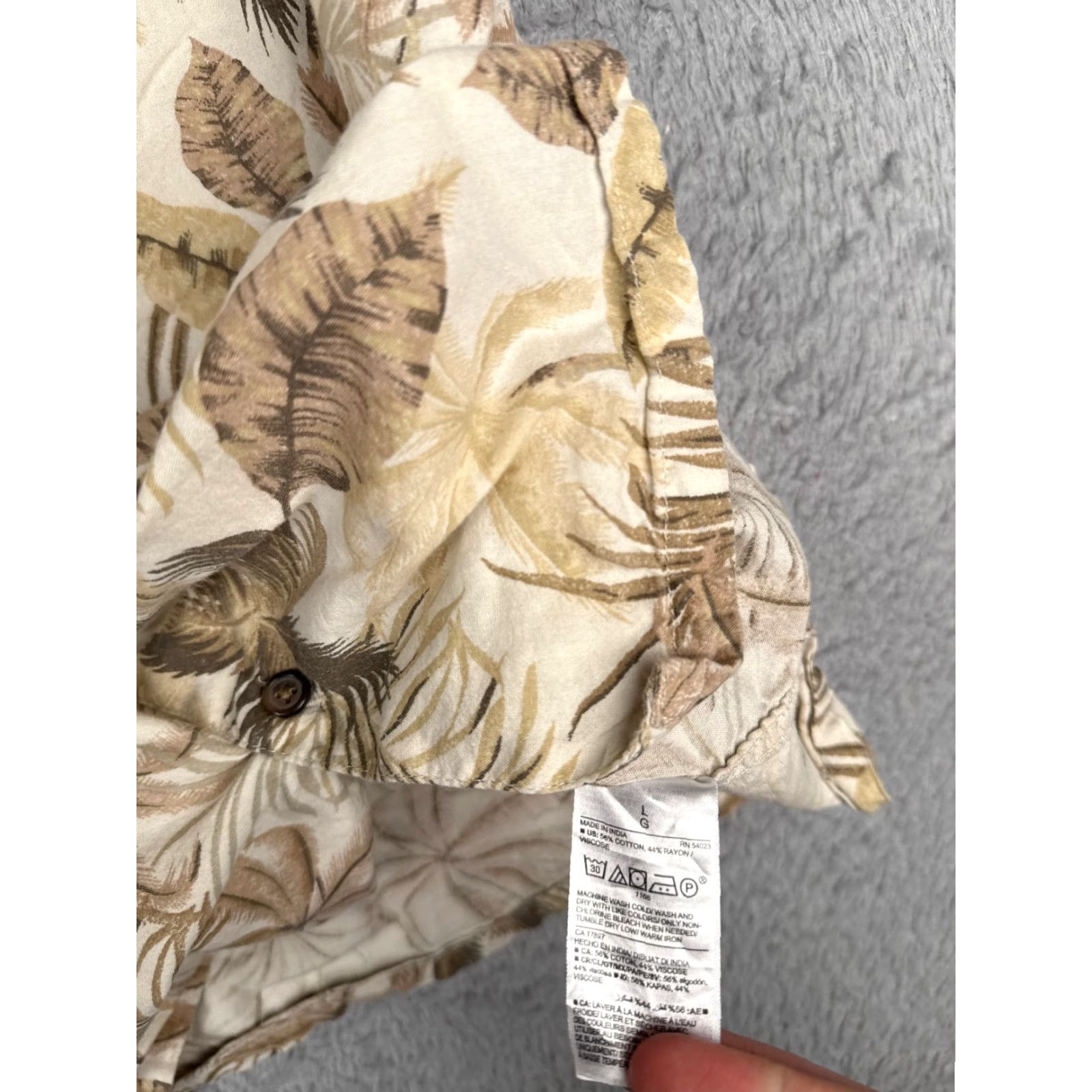 Old Navy Old Navy Button-Up Shirt Men Large Beige Floral Leaf Hawaiian Cotton Blend Pocket Size US L / EU 52-54 / 3 - 7 Thumbnail