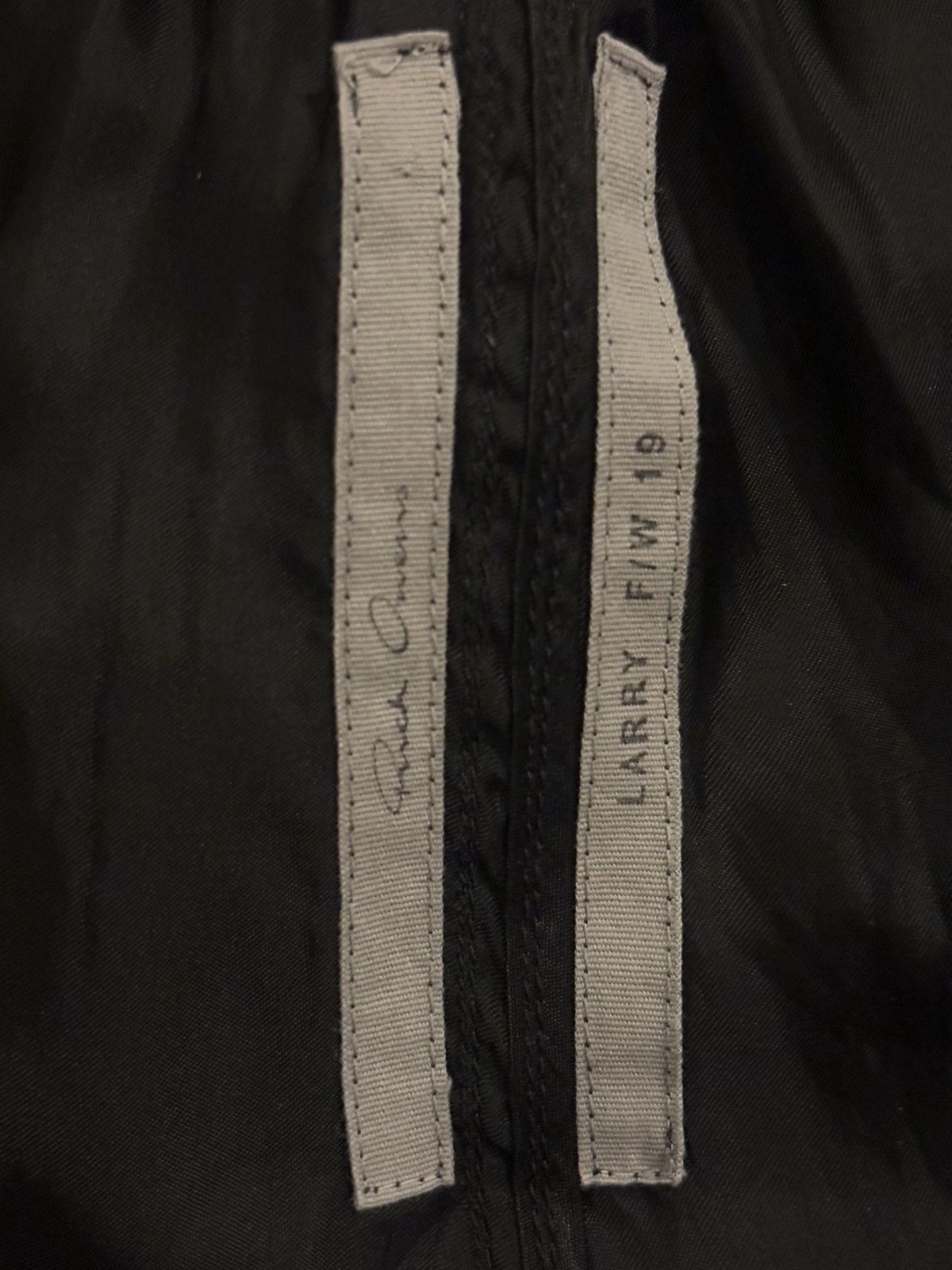 Rick Owens Rick Owen’s Larry short in black 100% cupro Size US 26 / EU 42 - 6 Thumbnail