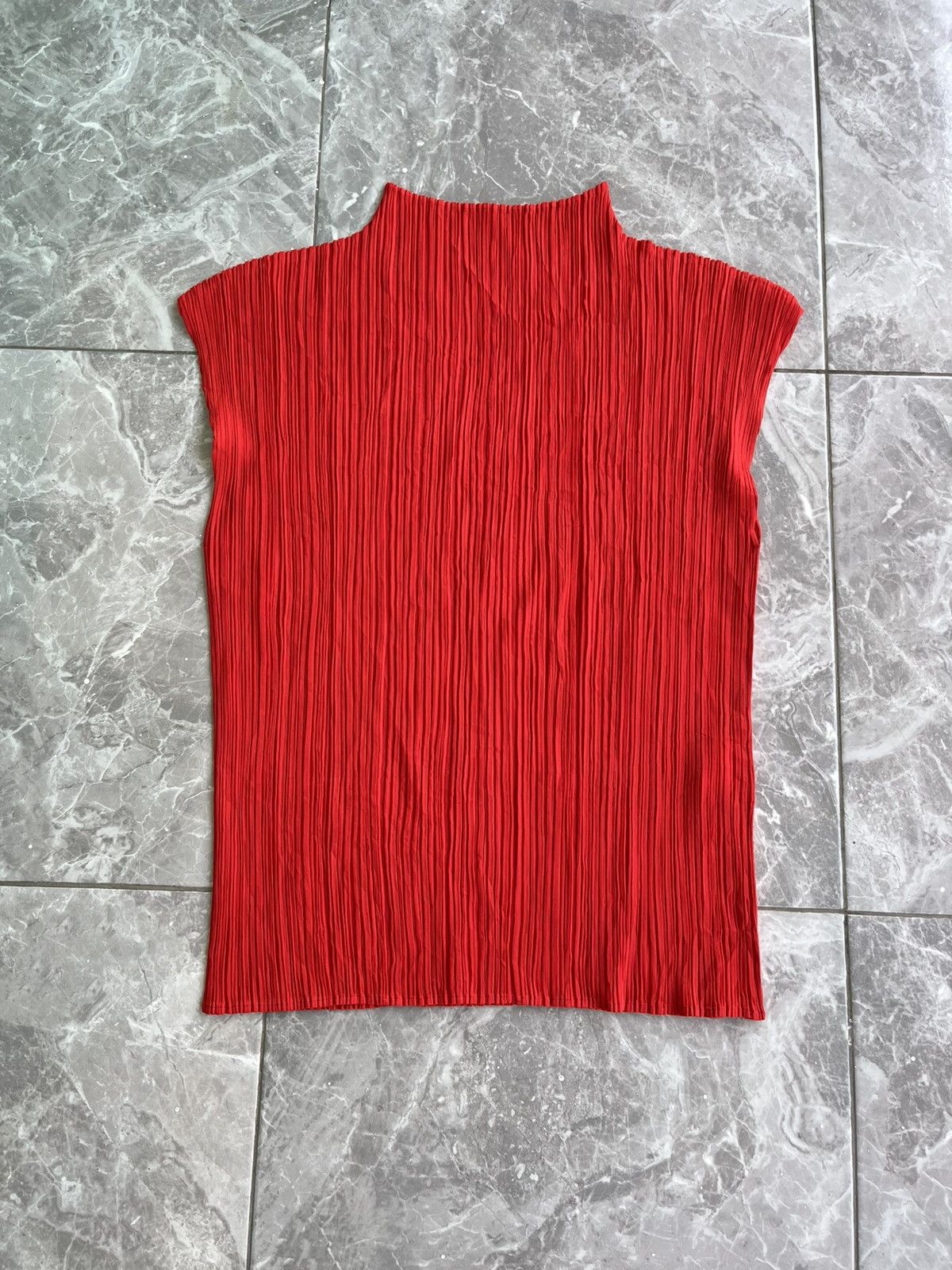 Pleats Please Issey Miyake Shortsleeve