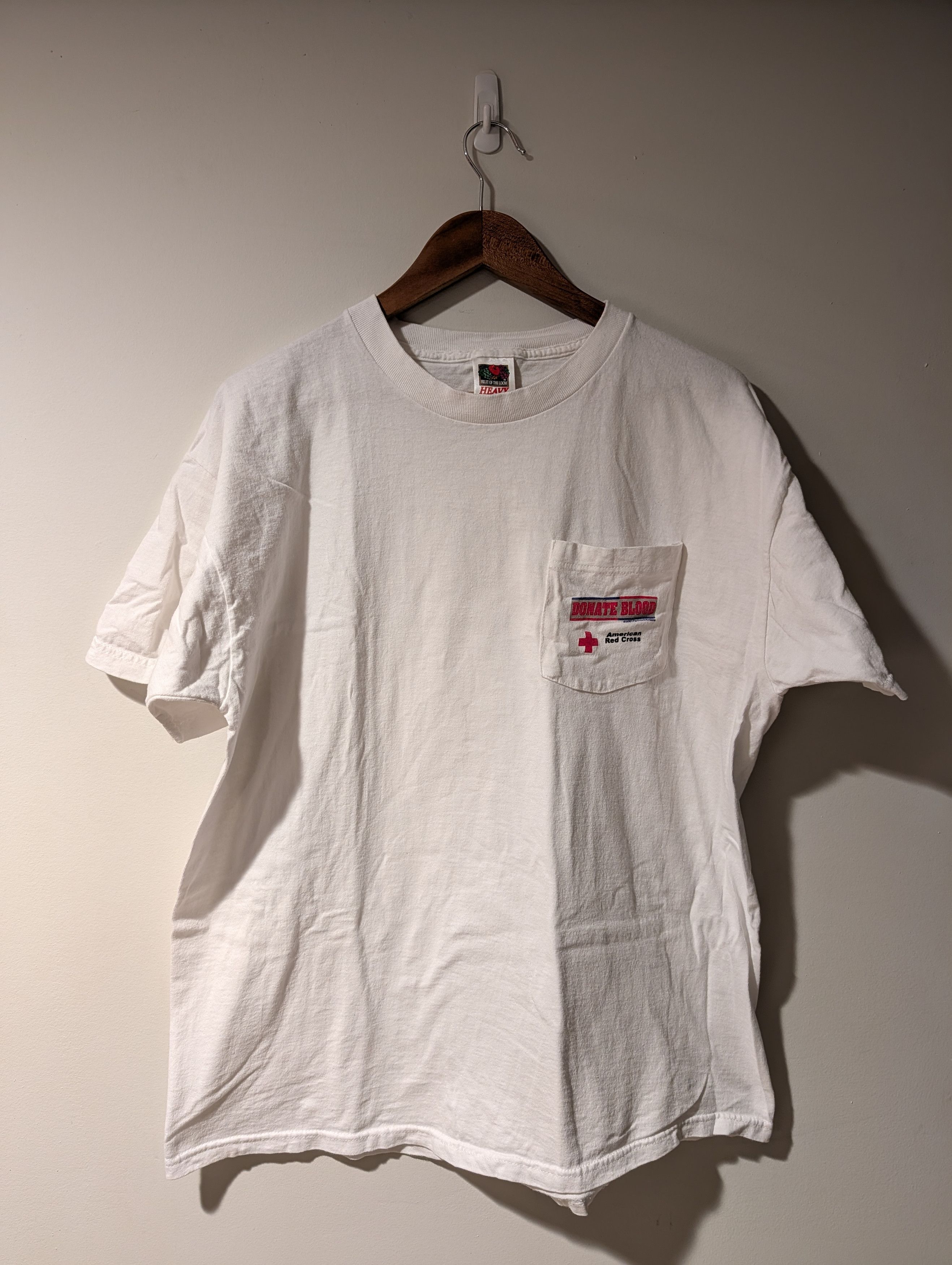 Fruit Of The Loom Vintage 2001 Donate Blood American Red Cross Pocket T-Shirt Size US XL / EU 56 / 4 - 1 Thumbnail