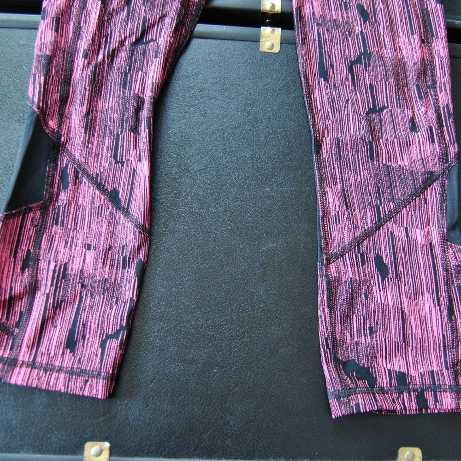 Lululemon Lululemon Leggings with Pockets Pink and Black Size 6 Size 26" / US 2 / IT 38 - 9 Thumbnail