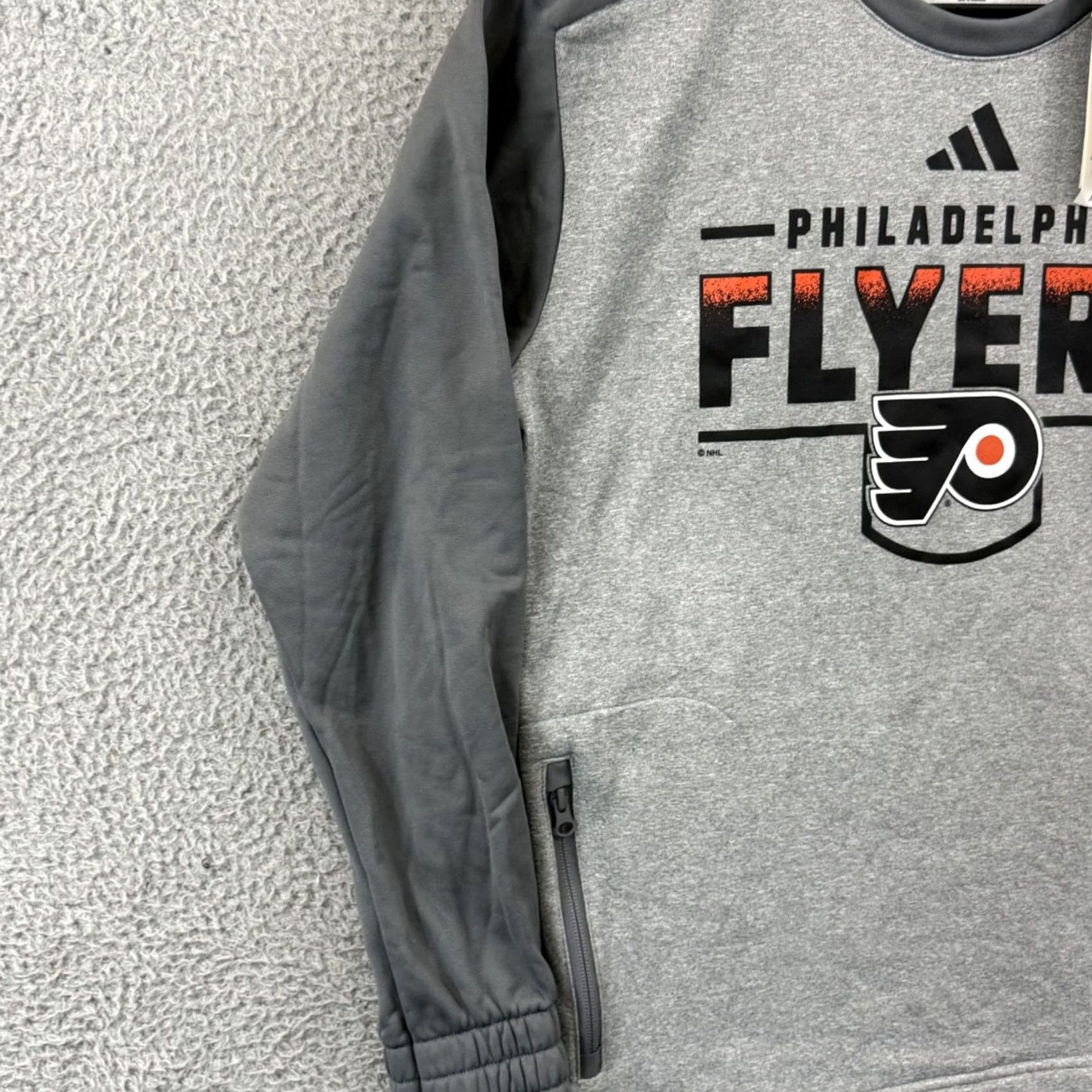 Adidas NHL Philadelphia Flyers Hockey Sweatshirt Mens Medium Gray Long Sleeve Loose NWT Size US M / EU 48-50 / 2 - 4 Thumbnail