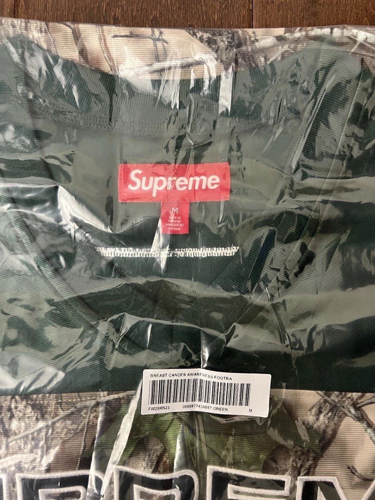 Supreme Supreme FW25 Breast Cancer Football Jeresy Green Size M New Size US M / EU 48-50 / 2 - 2 Thumbnail