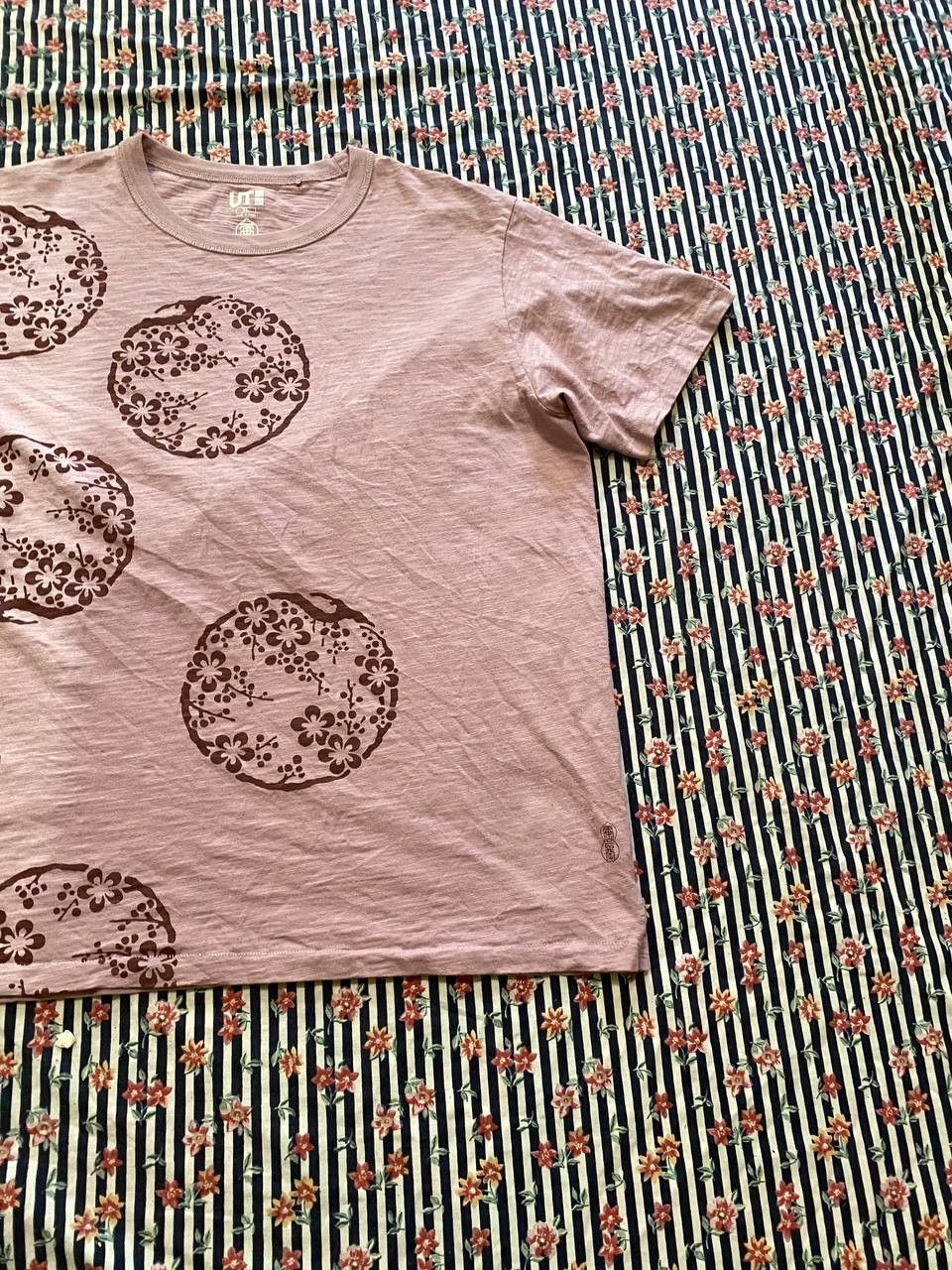 Uniqlo Vintage T-Shirt pink big print Uniqlo crazy Y2K size XL Size US XL / EU 56 / 4 - 6 Thumbnail