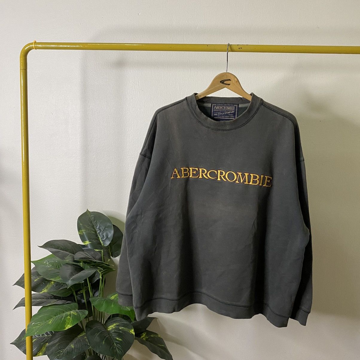 Abercrombie & Fitch Vintage Y2K Abercrombie Embroidered Spell Out Faded Crewneck Size US XXL / EU 58 / 5 - 1 Thumbnail