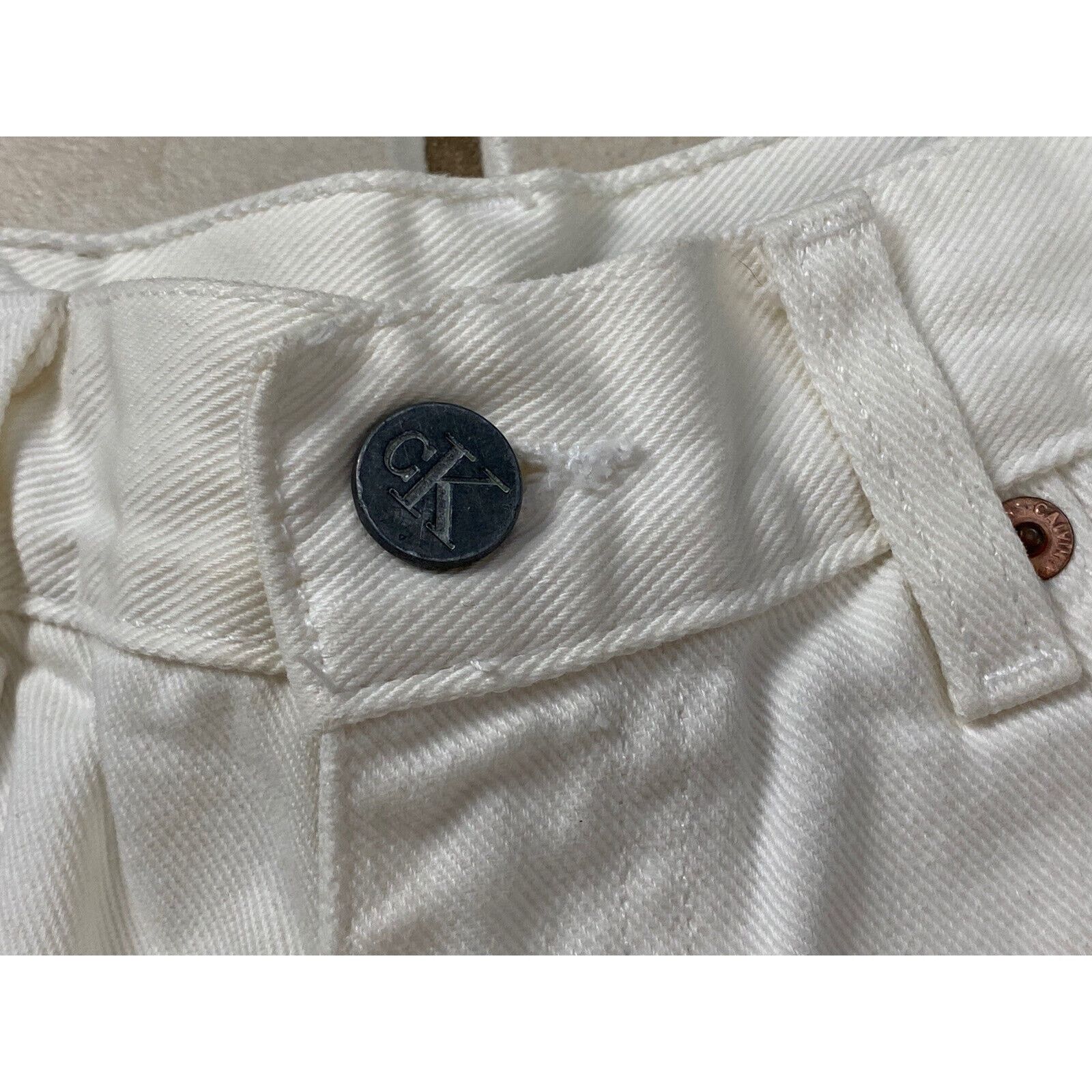 Calvin Klein Calvin Klein Jeans High Rise White Denim Shorts USA 90's Size 27" / US 4 / IT 40 - 2 Thumbnail