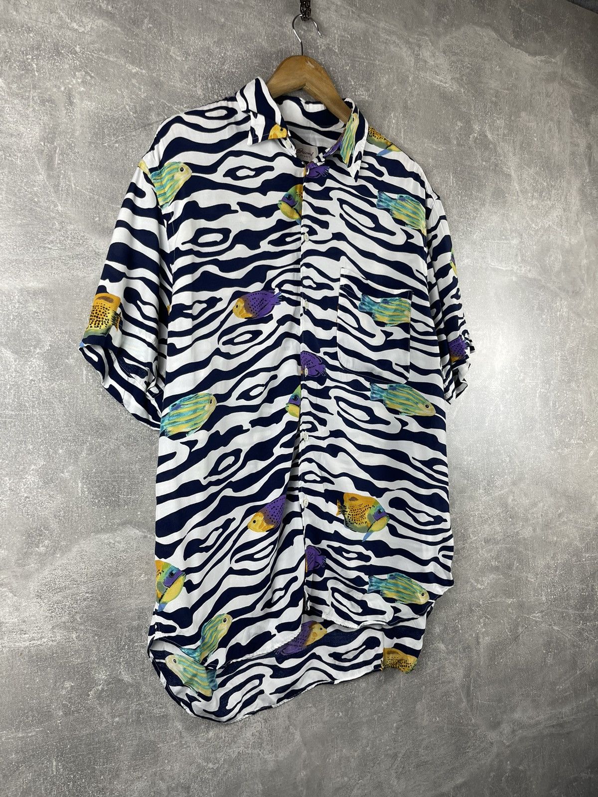 Brioni Vintage Brioni Sport Shirt 90s Rayon Zebra Fish Short Sleeve Size US L / EU 52-54 / 3 - 4 Thumbnail